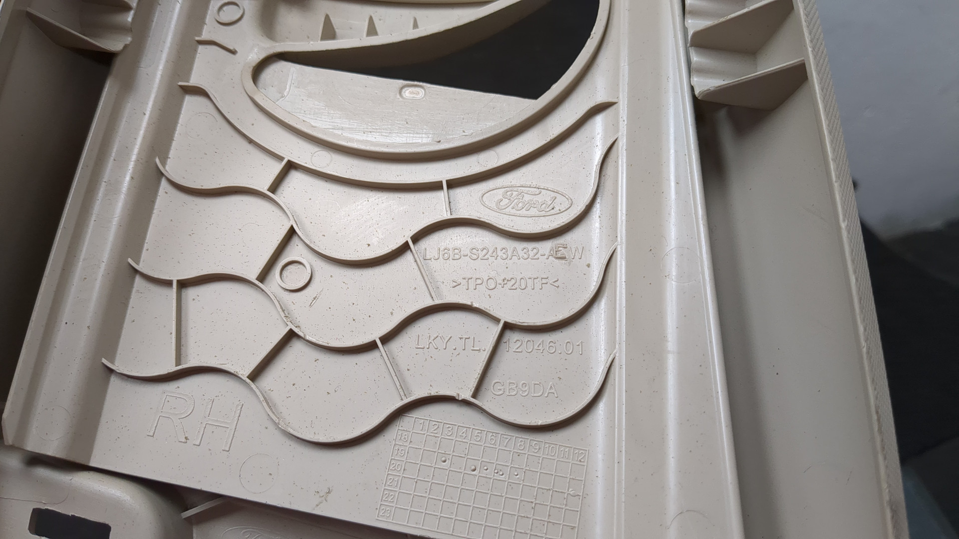 Обшивка стойки