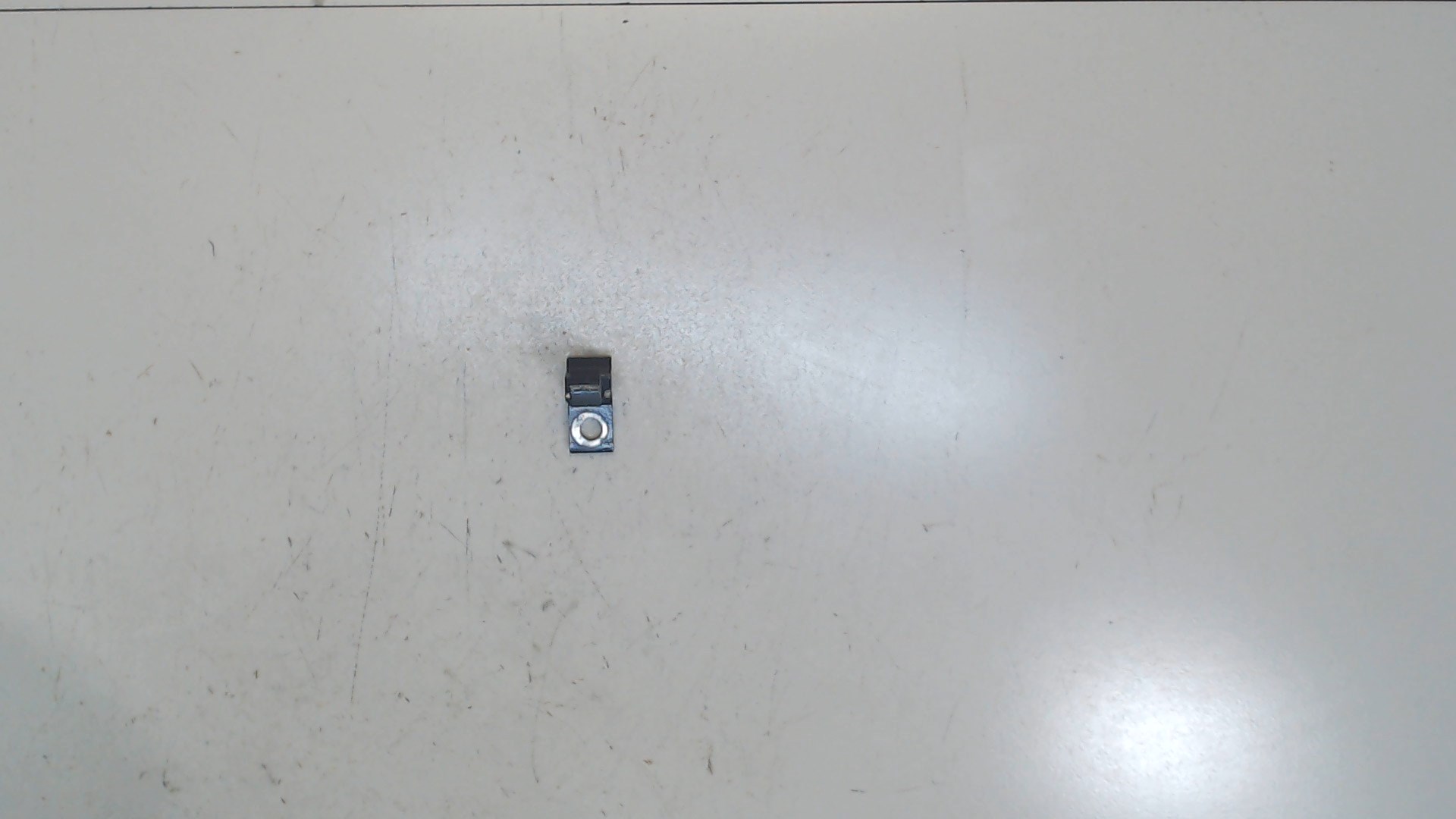 Петля двери