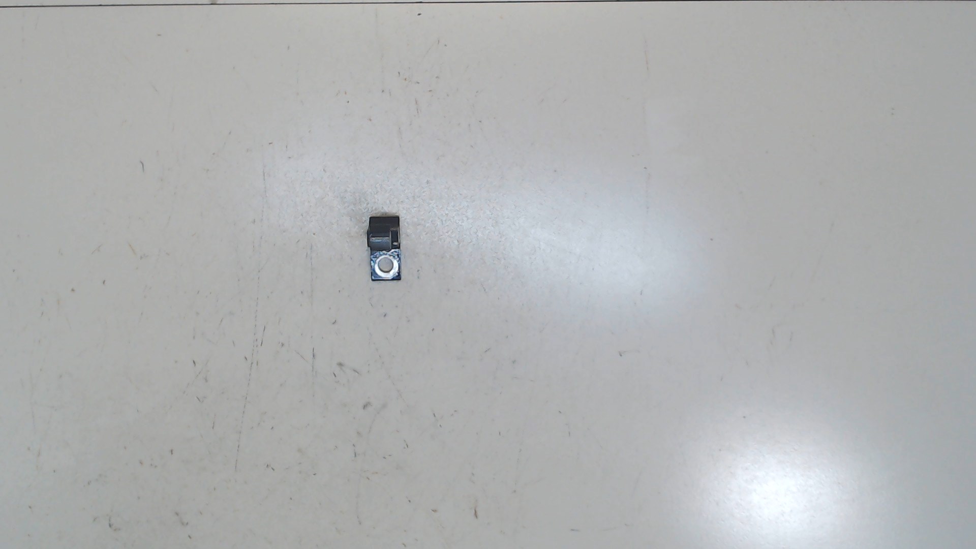 Петля двери