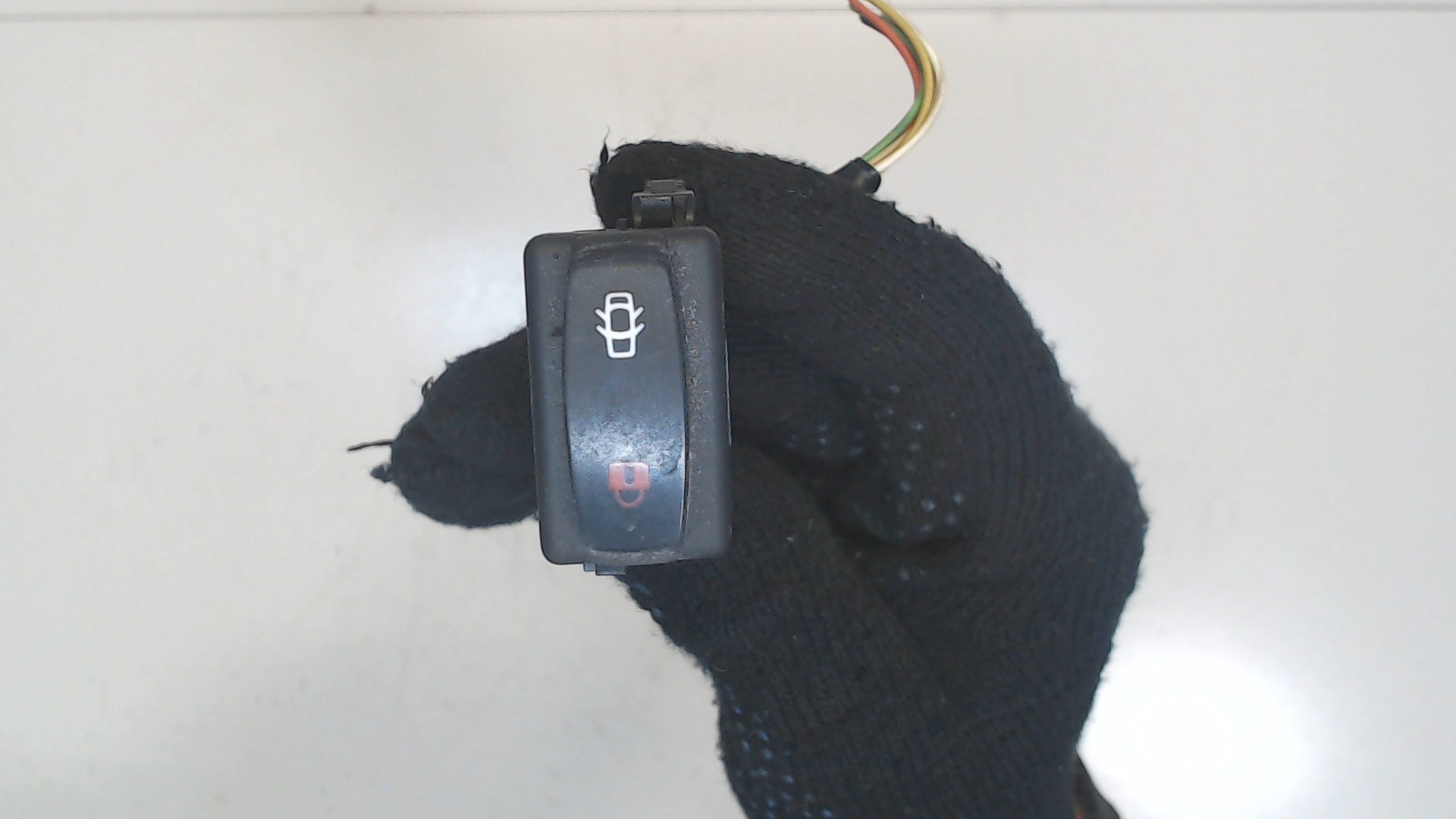 Кнопка открывания двери