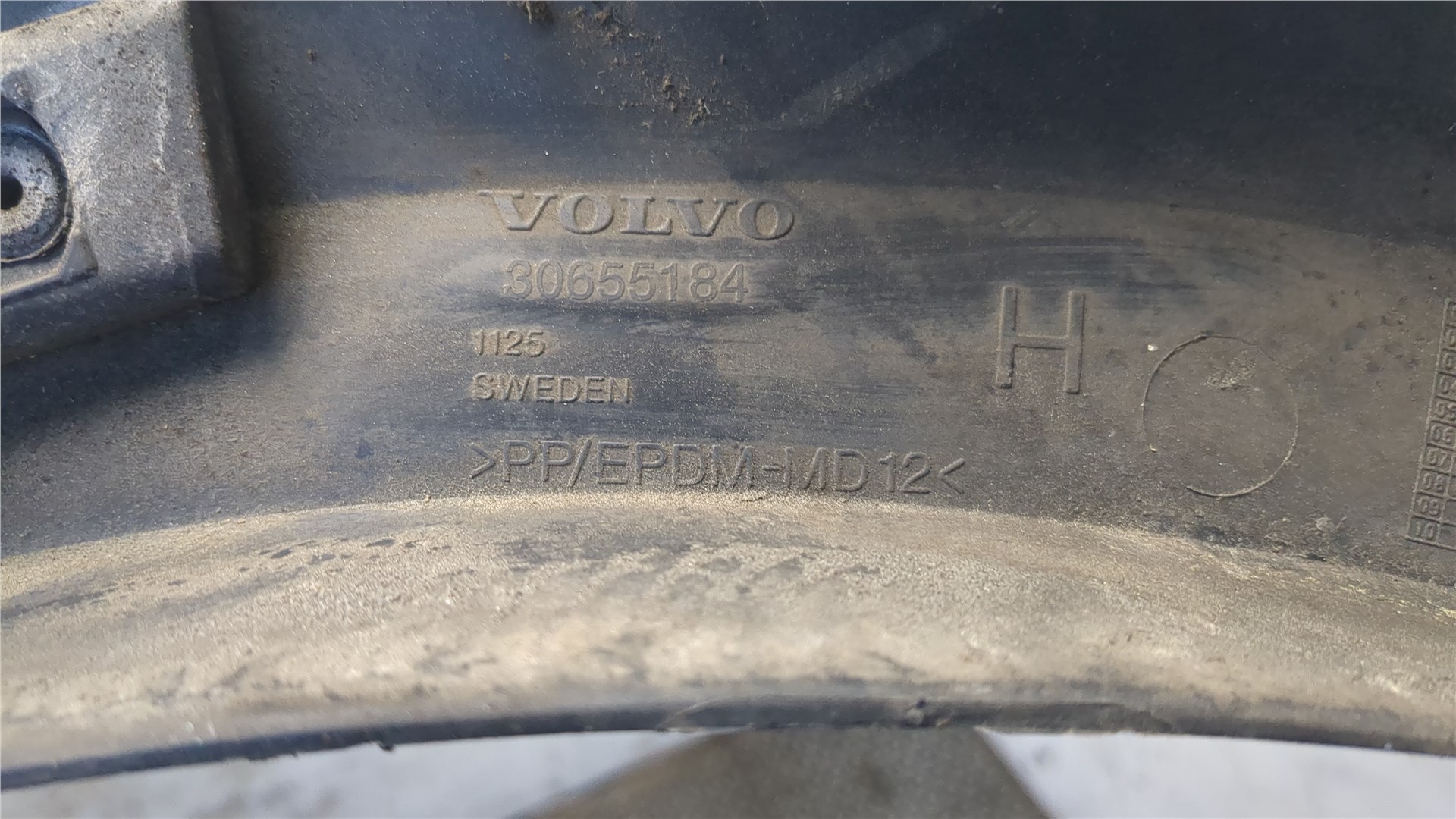 Молдинг заднего крыла правого