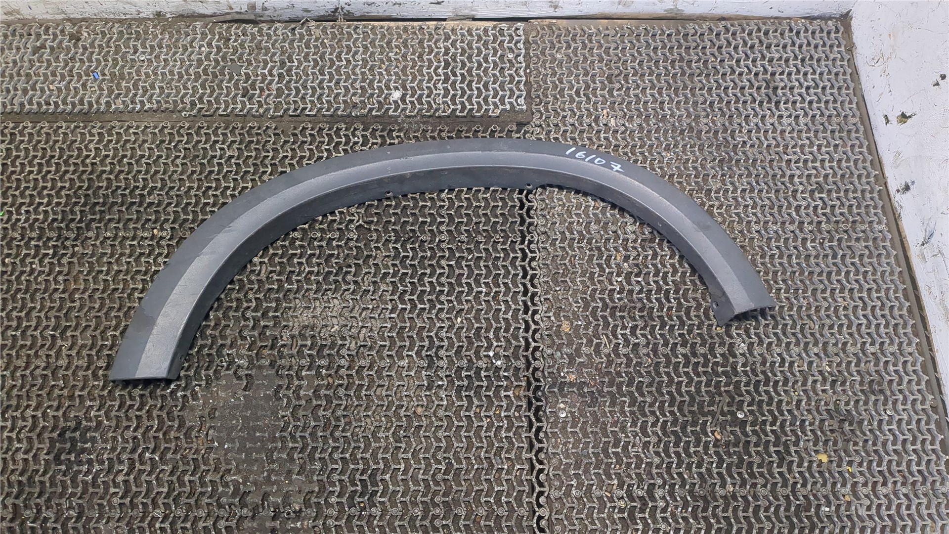 Молдинг заднего крыла правого