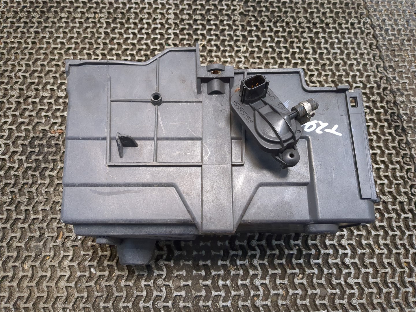 Площадка под аккумулятор (АКБ)