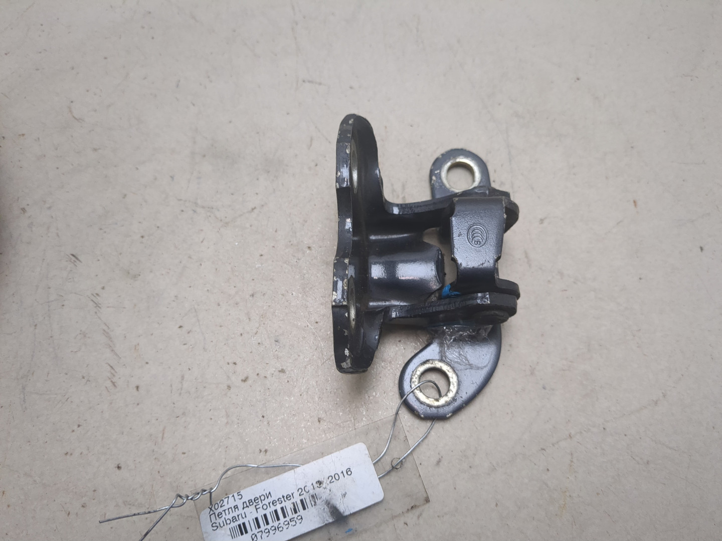 Петля двери