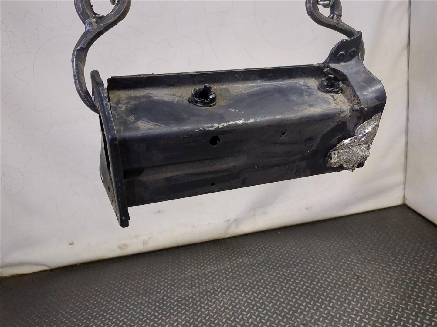 Лонжерон передний правый