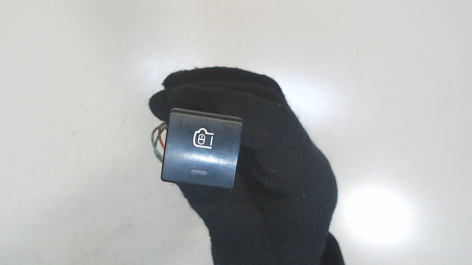 Кнопка открывания двери