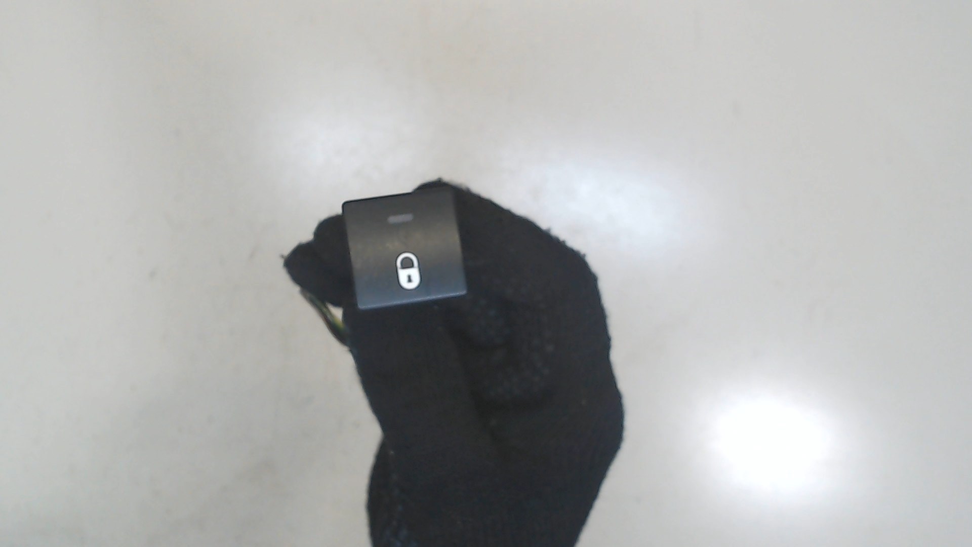 Кнопка открывания двери