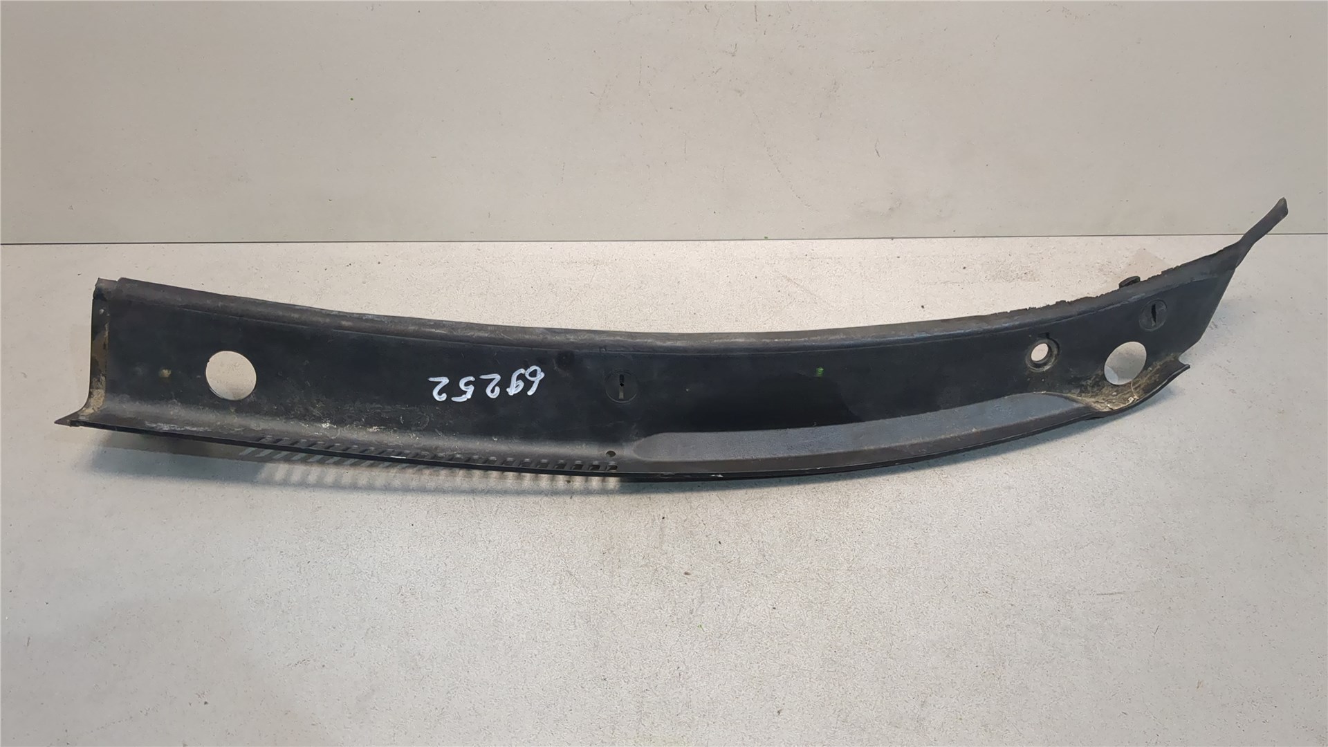 Решетка стеклоочистителей (Жабо)