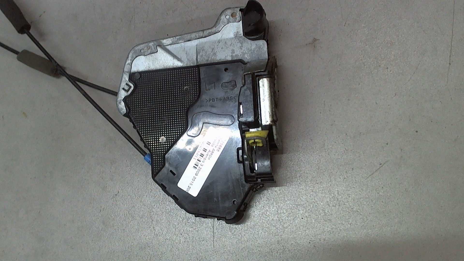 Замок двери передней левой