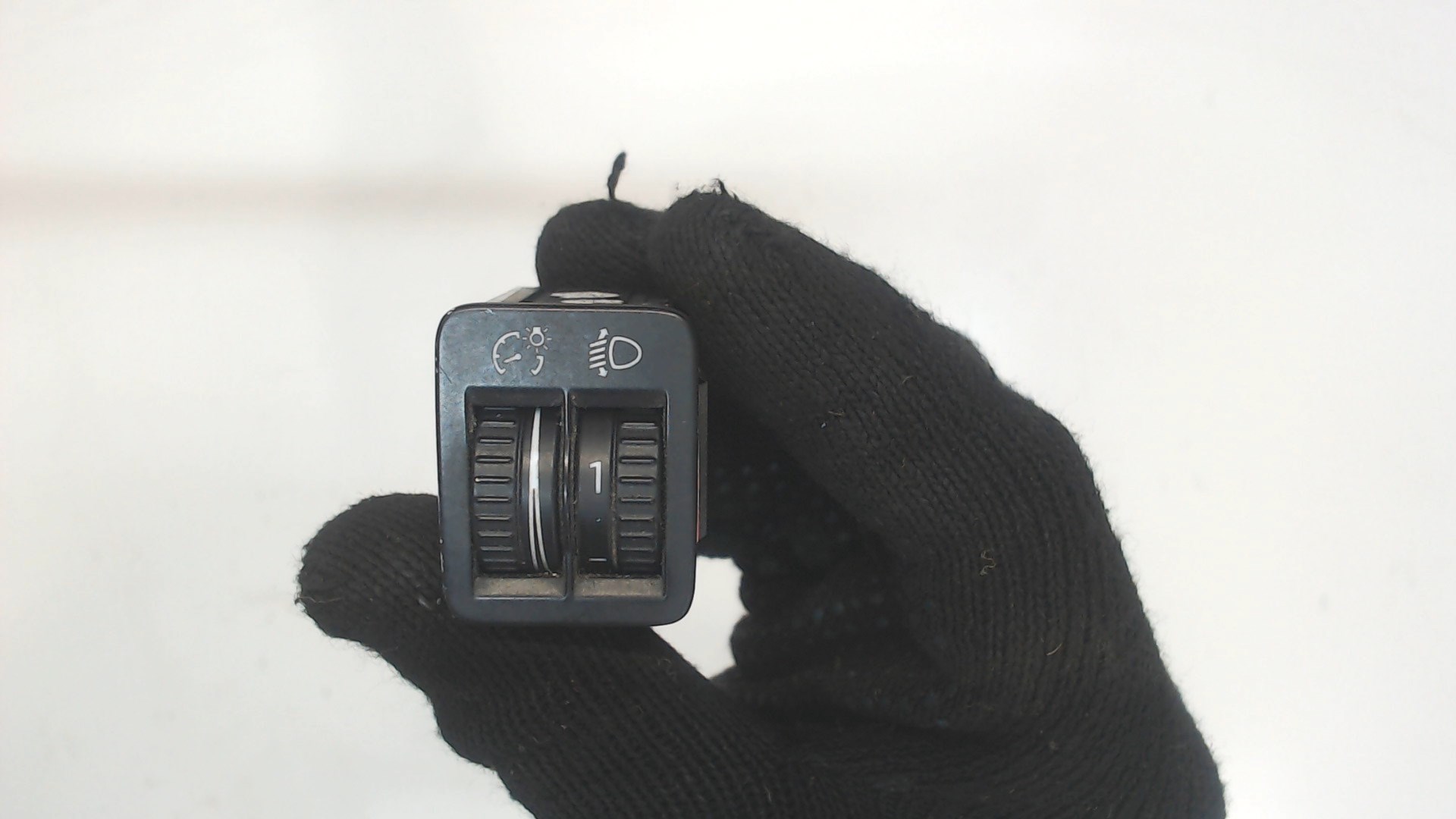 Кнопка корректора фар