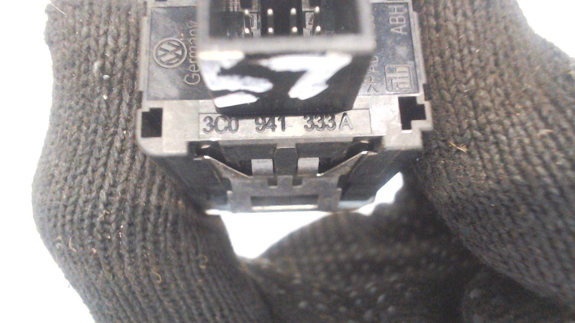 Кнопка корректора фар