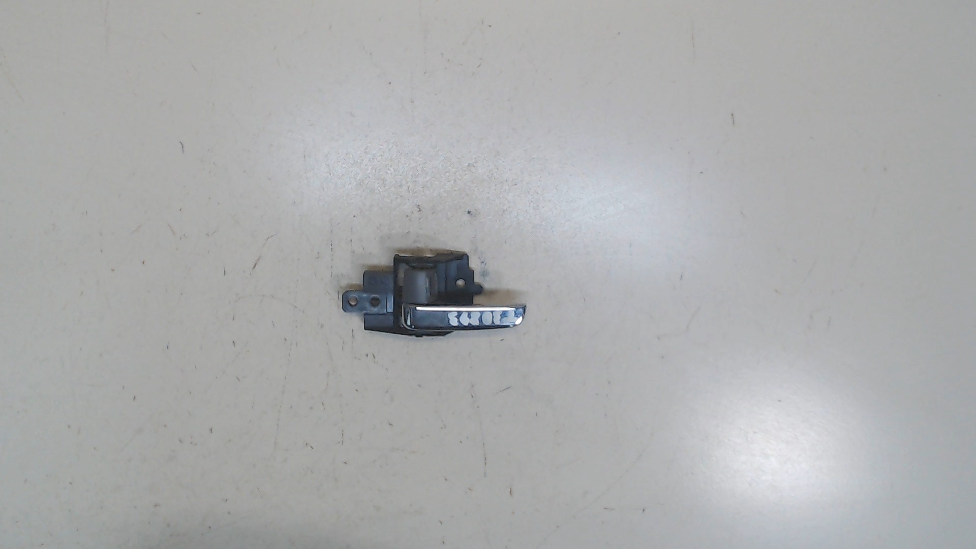 Ручка двери передней внутренняя левая