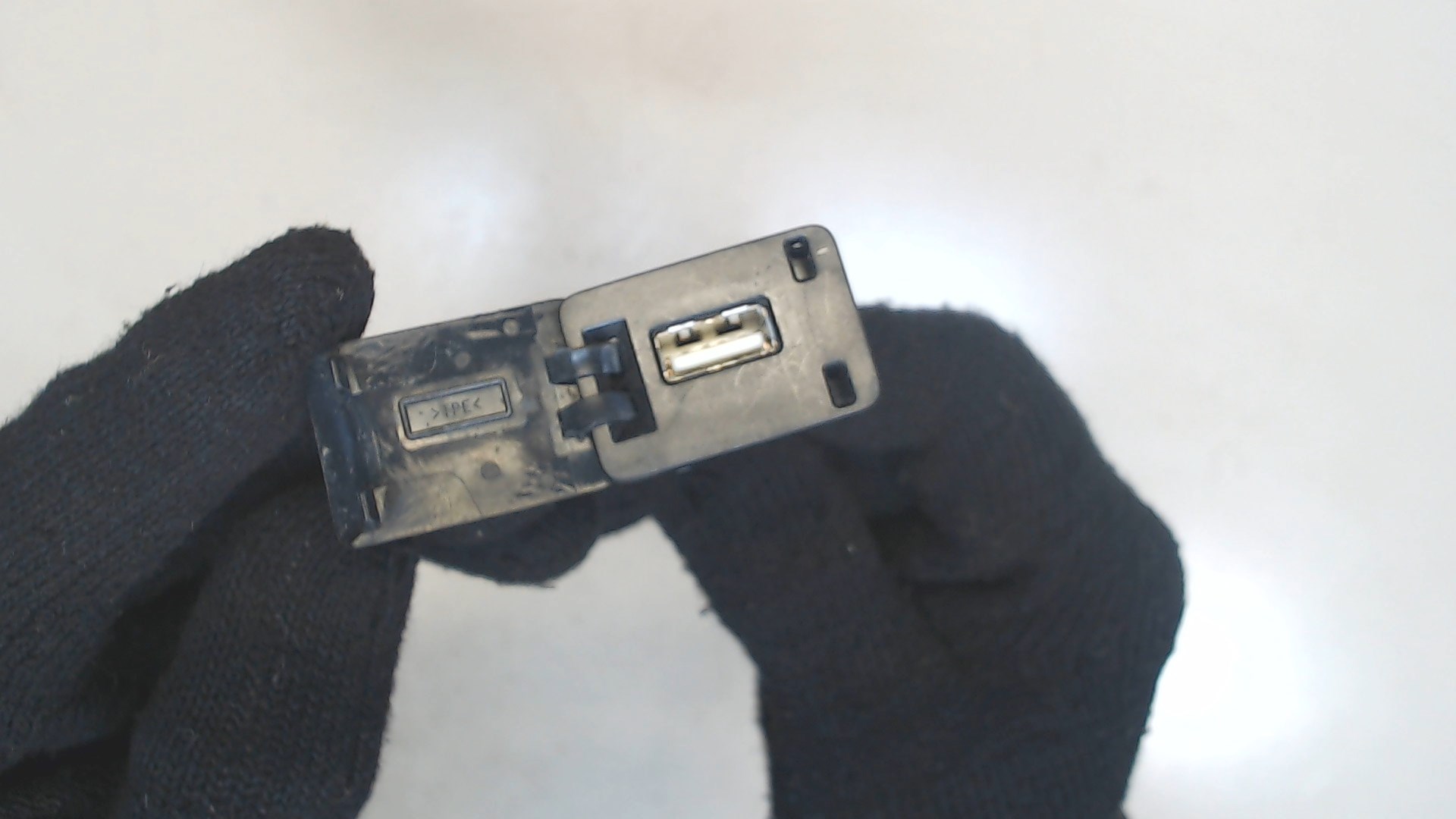 Гнездо AUX / USB IN