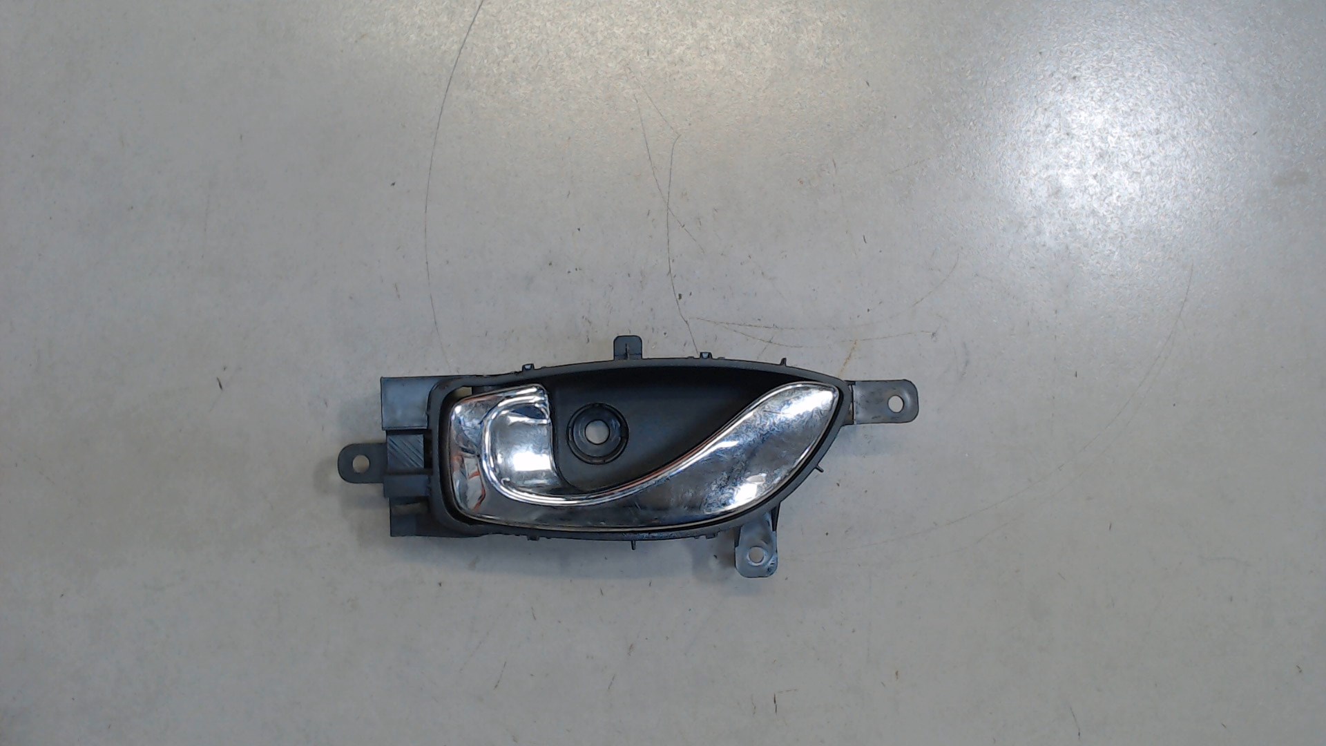 Ручка двери передней внутренняя левая