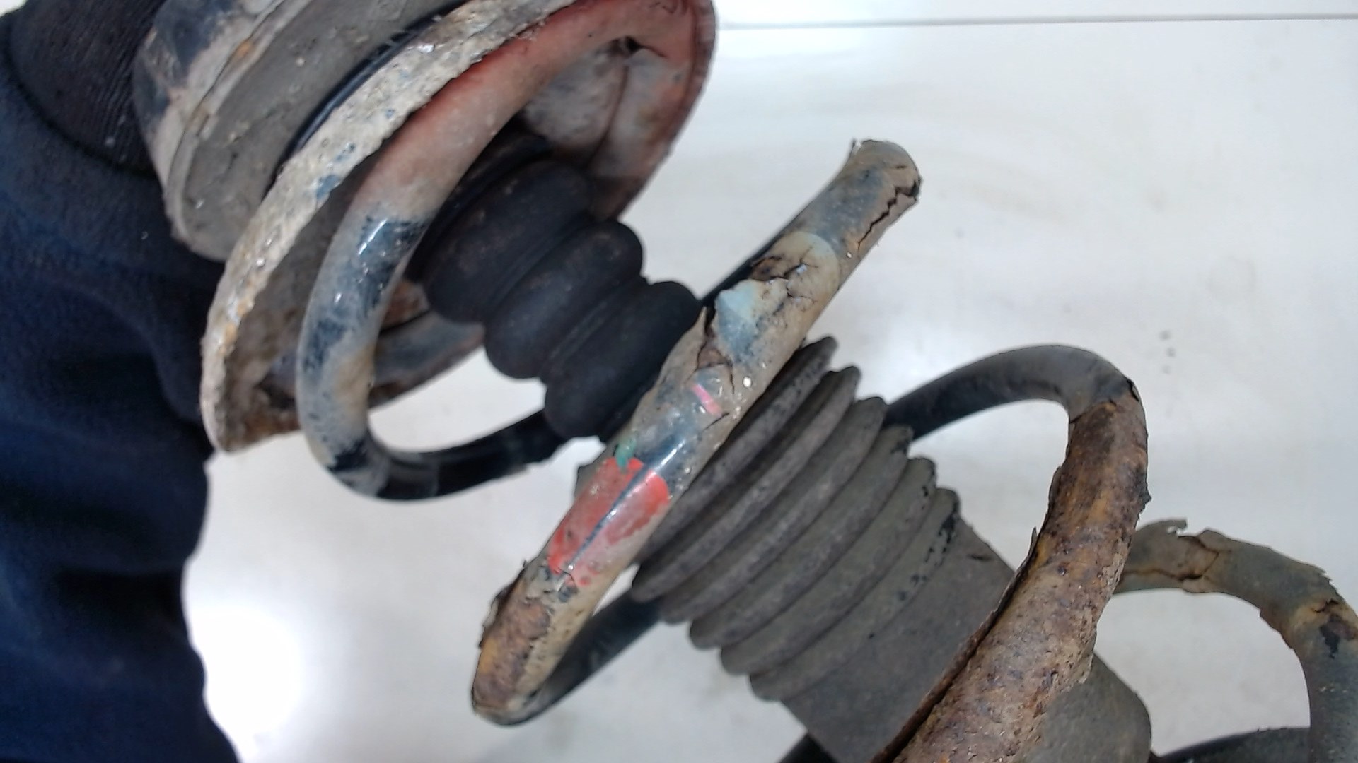 Амортизатор передний