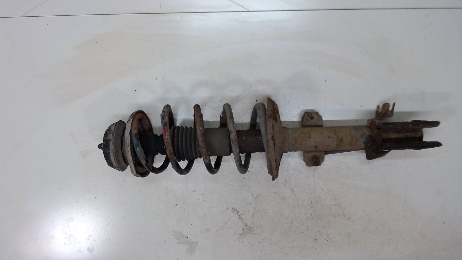 Амортизатор передний