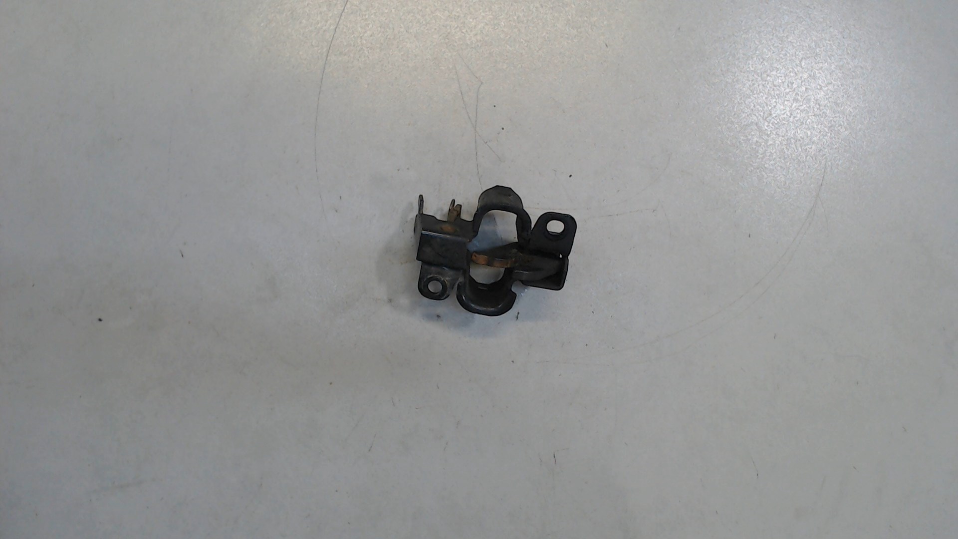 Замок капота