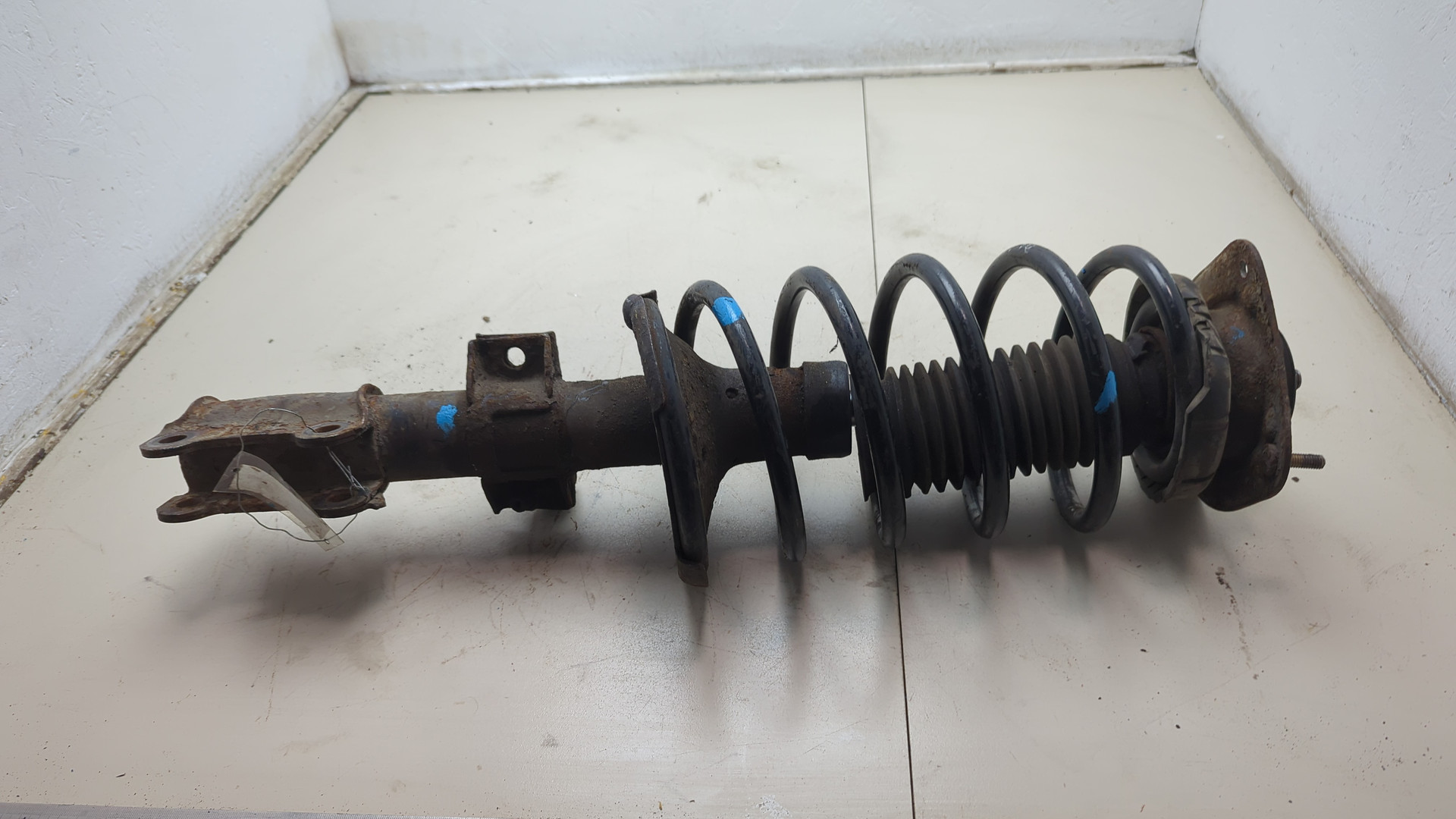 Амортизатор передний правый