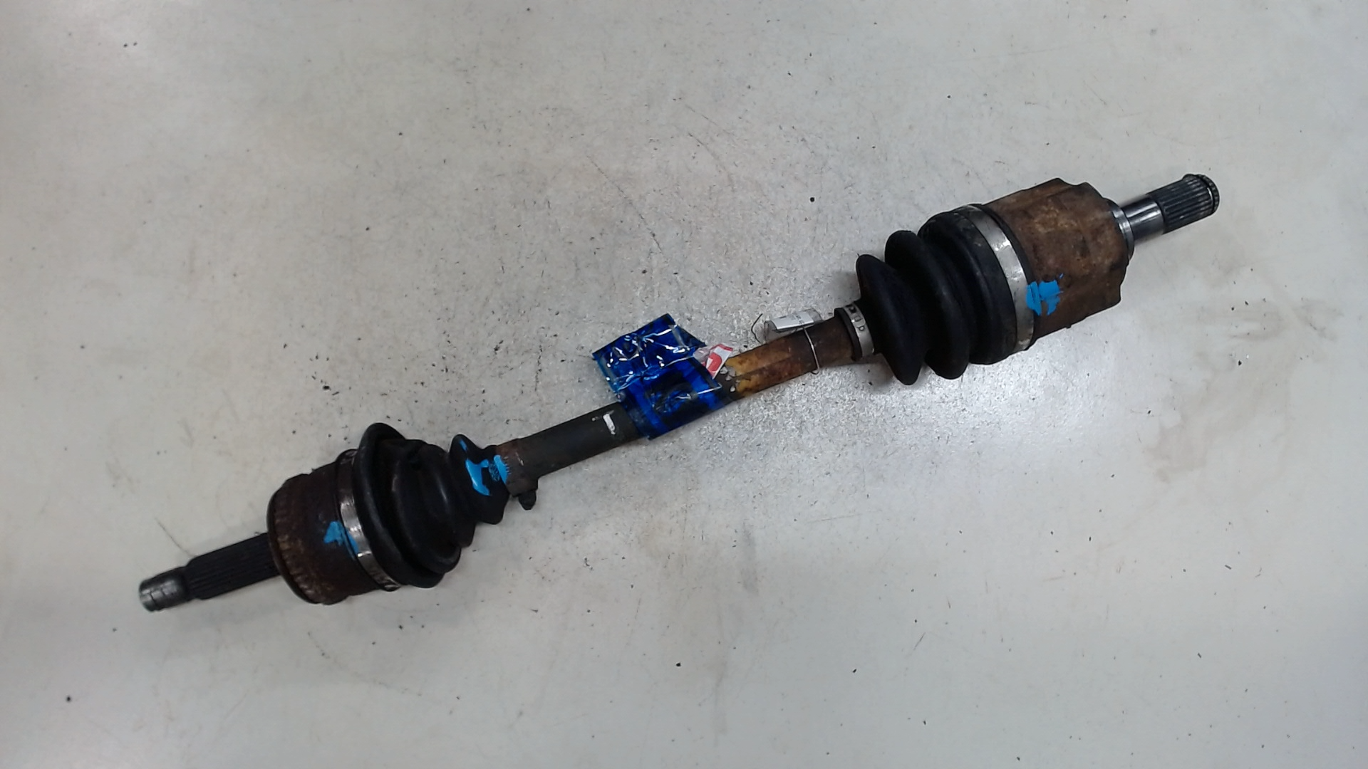 Полуось передняя левая