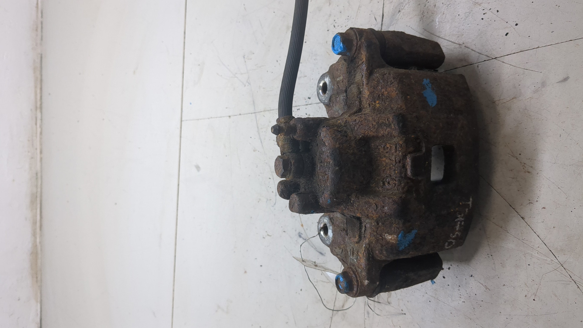 Суппорт передний левый