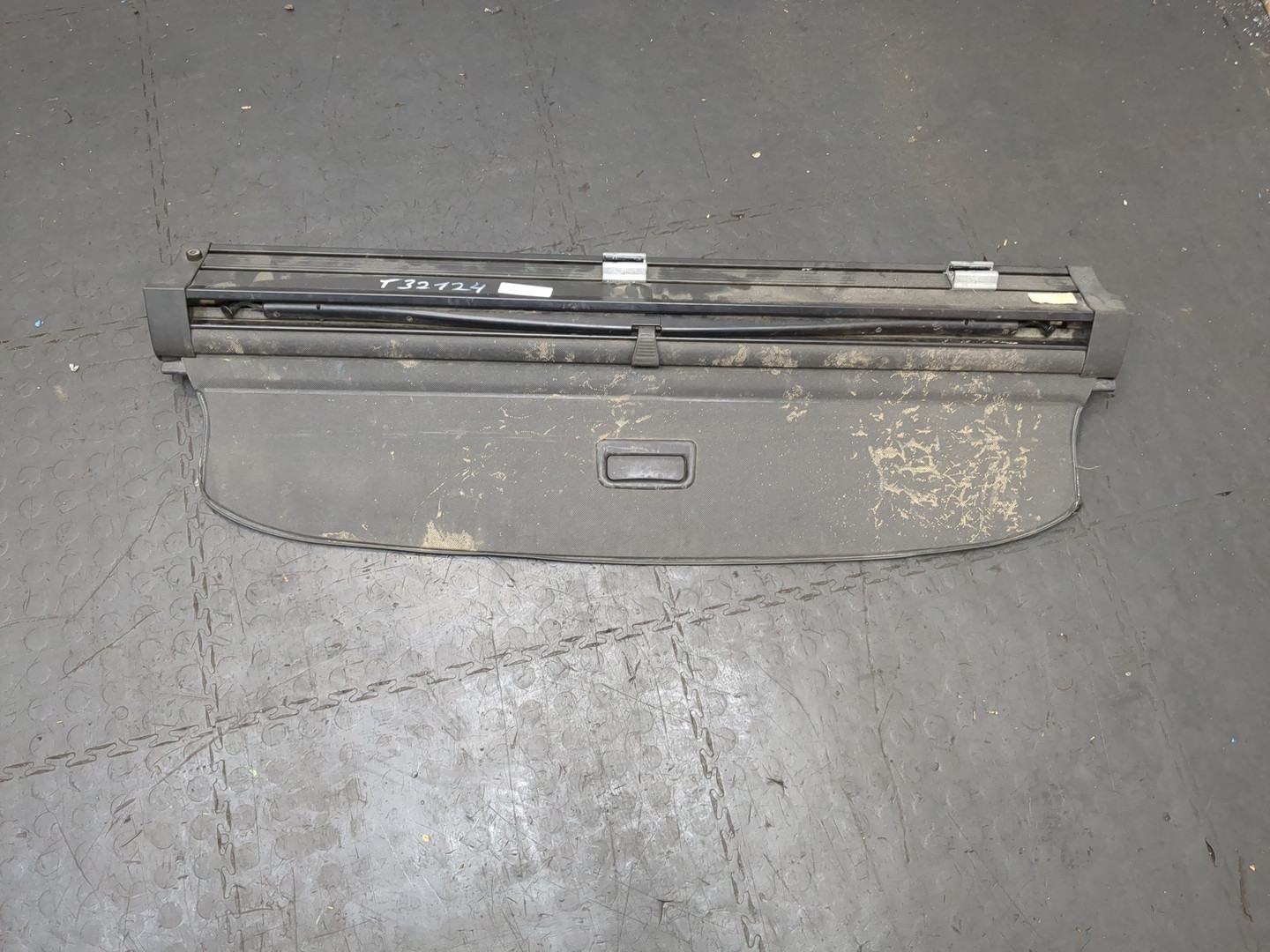 Шторка багажника