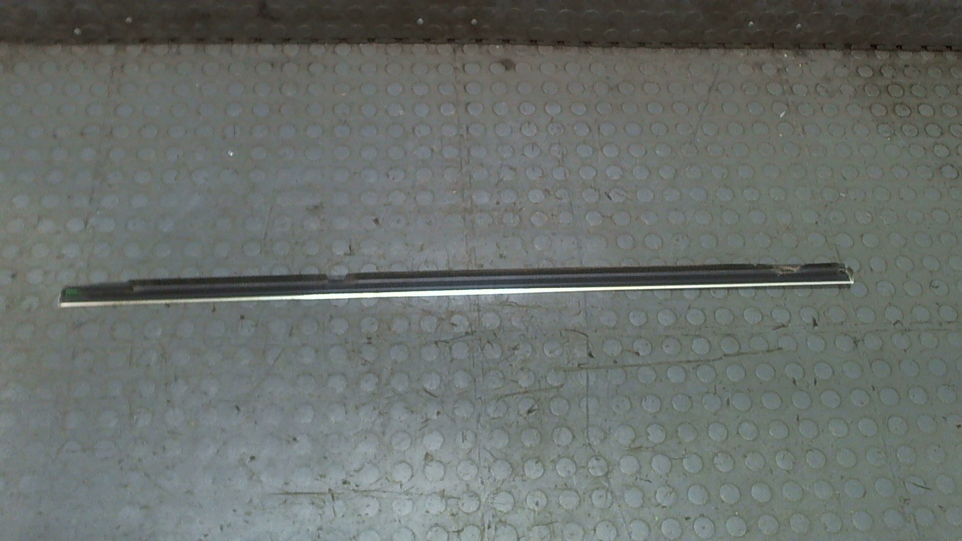 Накладка стекла заднего левого