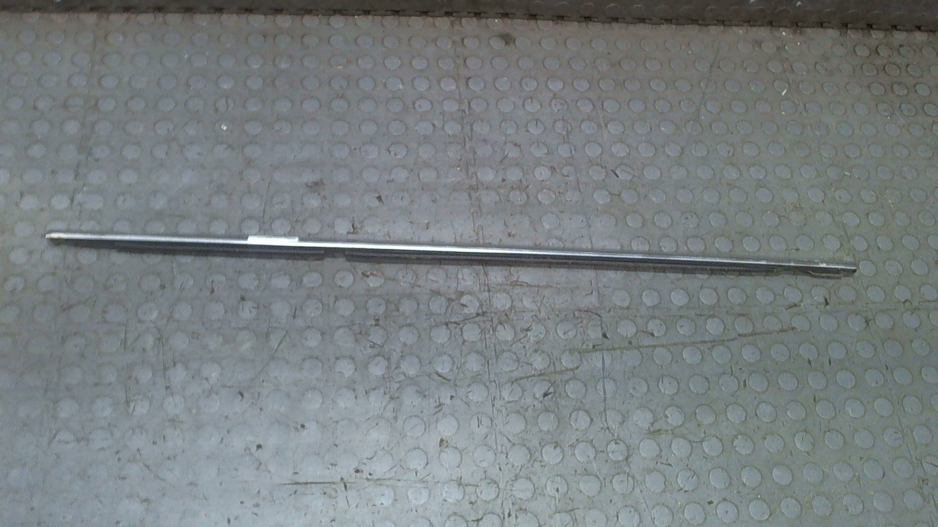 Накладка стекла заднего левого