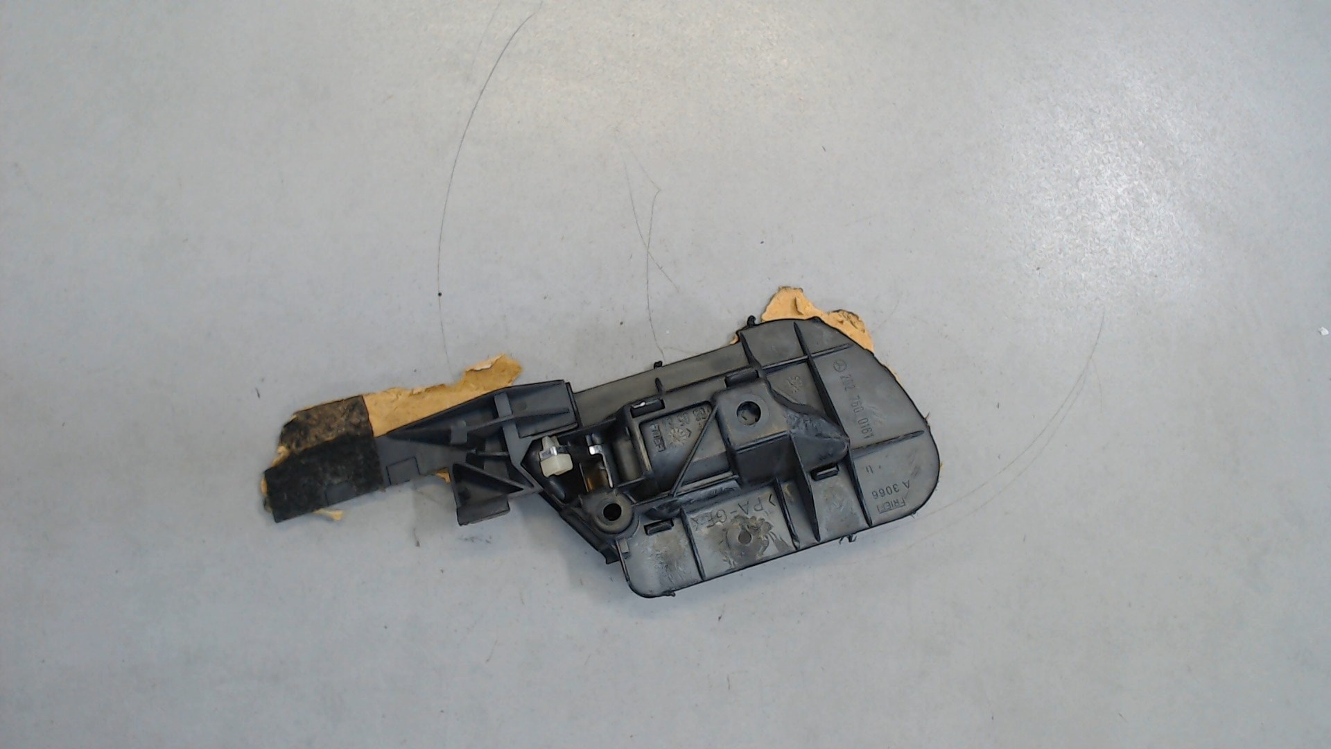 Ручка двери задней внутренняя левая