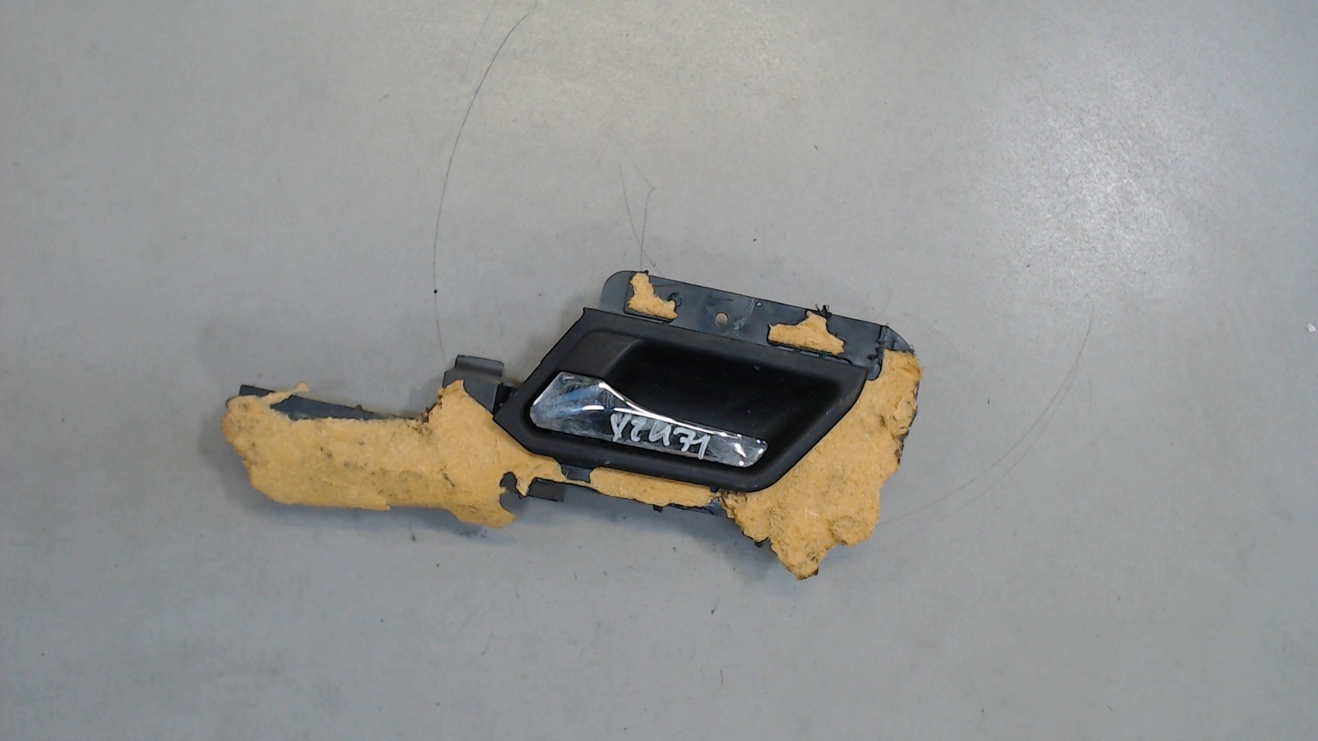 Ручка двери задней внутренняя левая