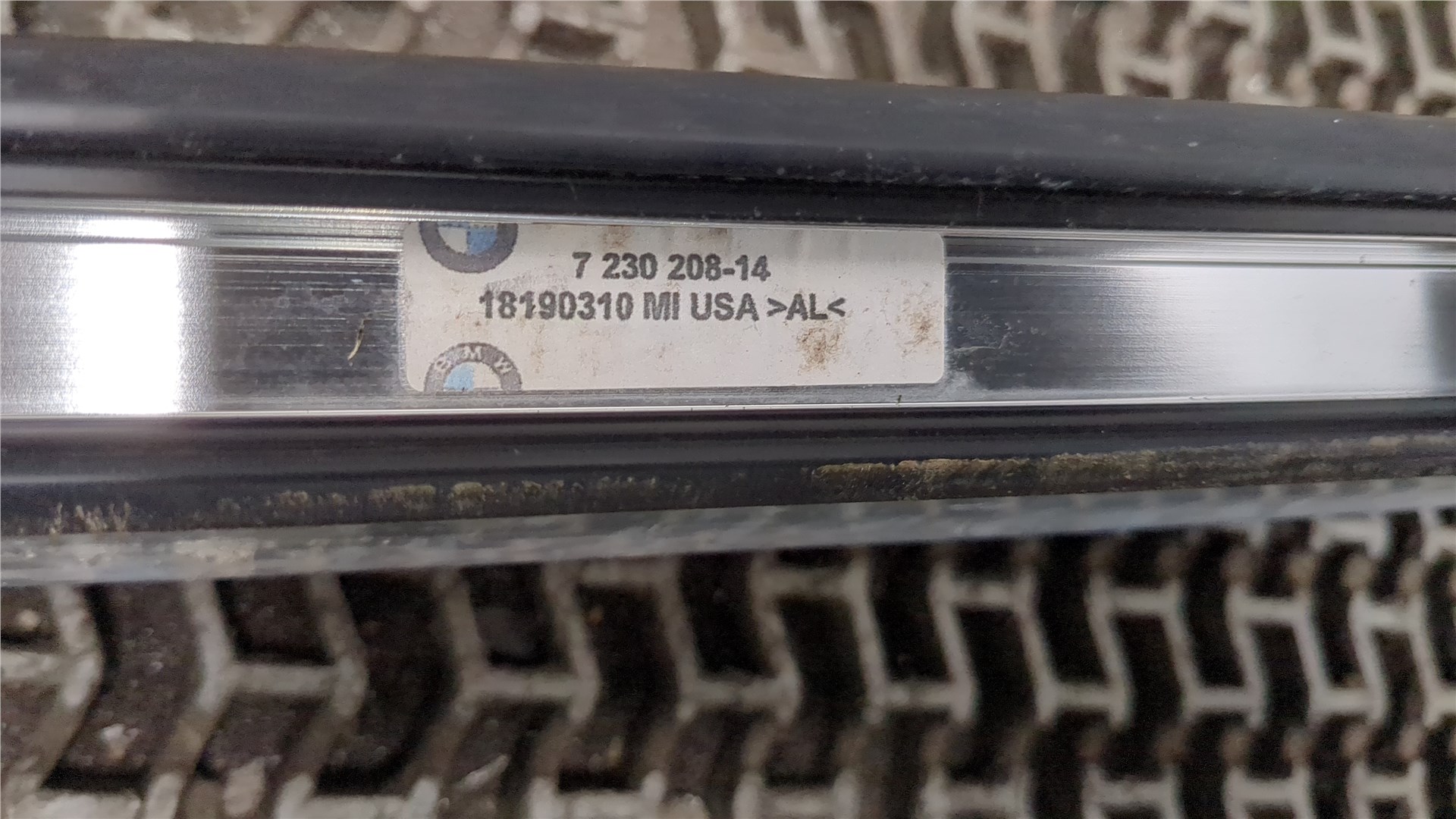 Рейлинг (релинг) правый (планка на крышу)