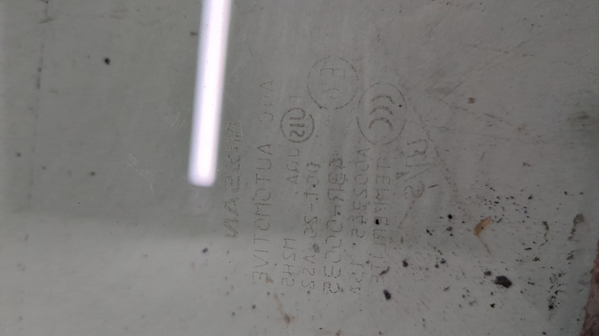 Стекло двери передней правой