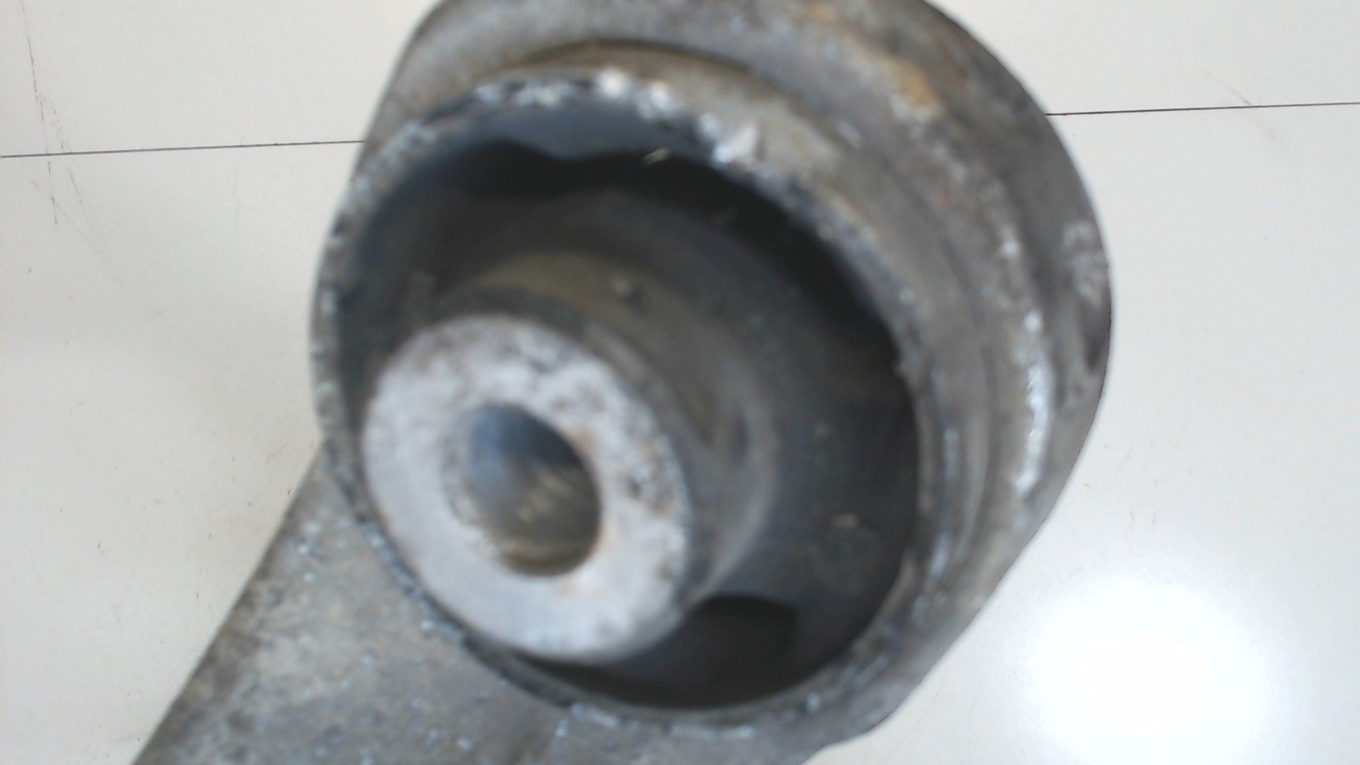 Рычаг передний