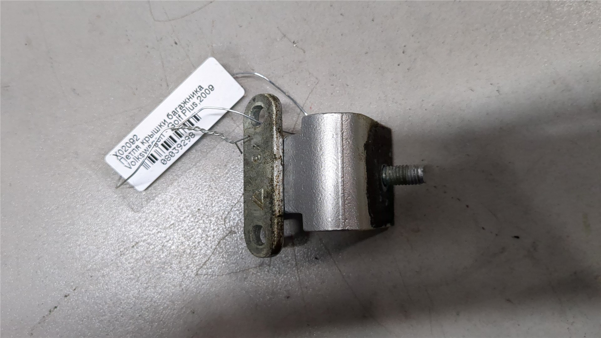 Петля крышки багажника