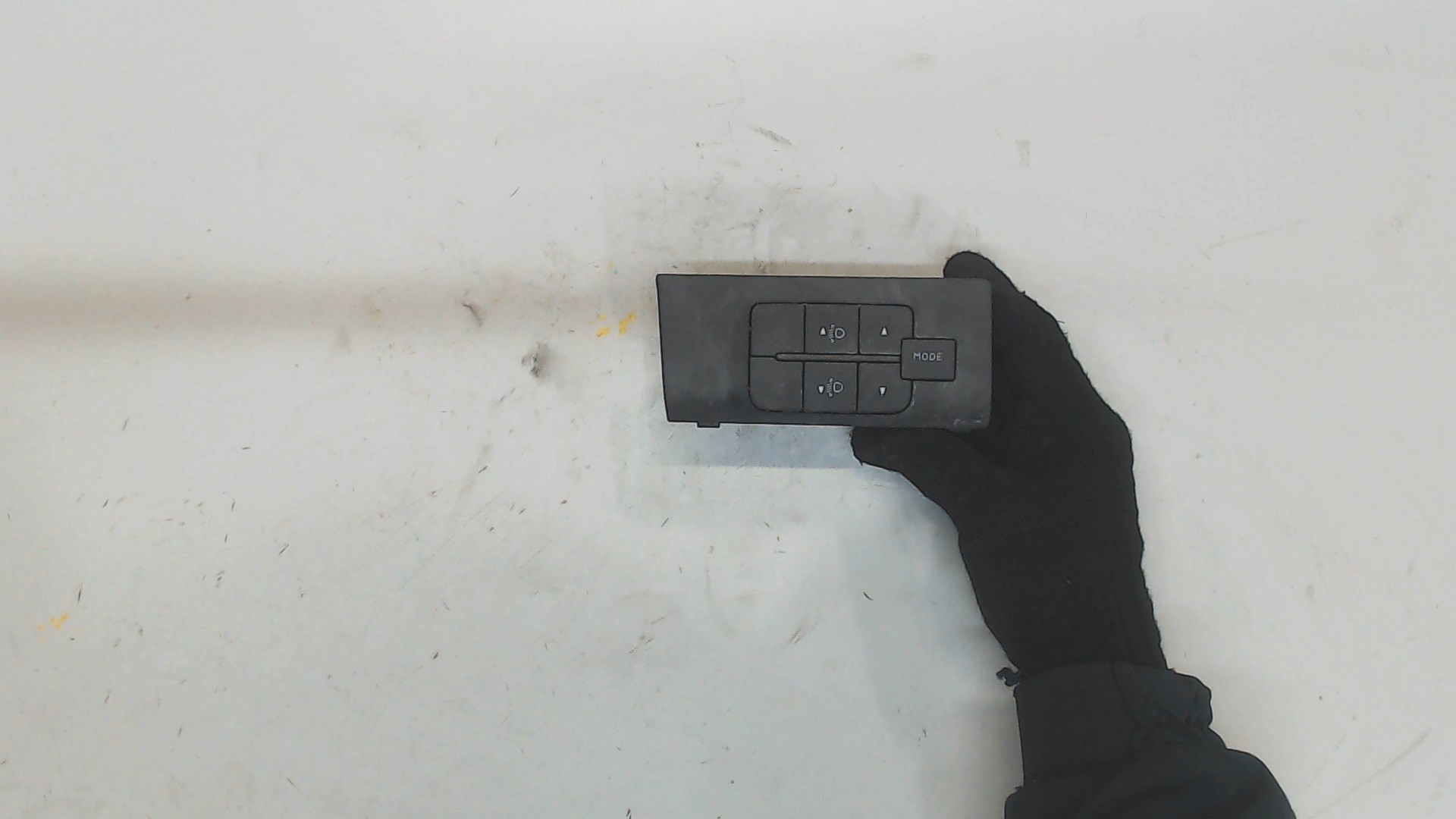 Кнопка корректора фар