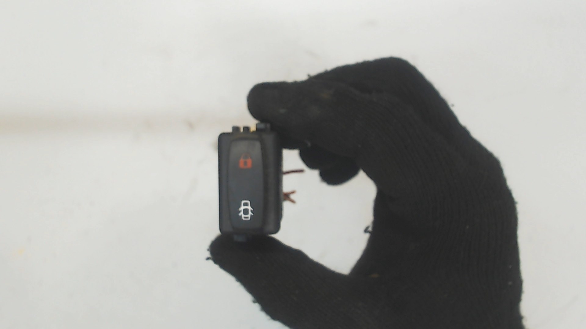 Кнопка открывания двери