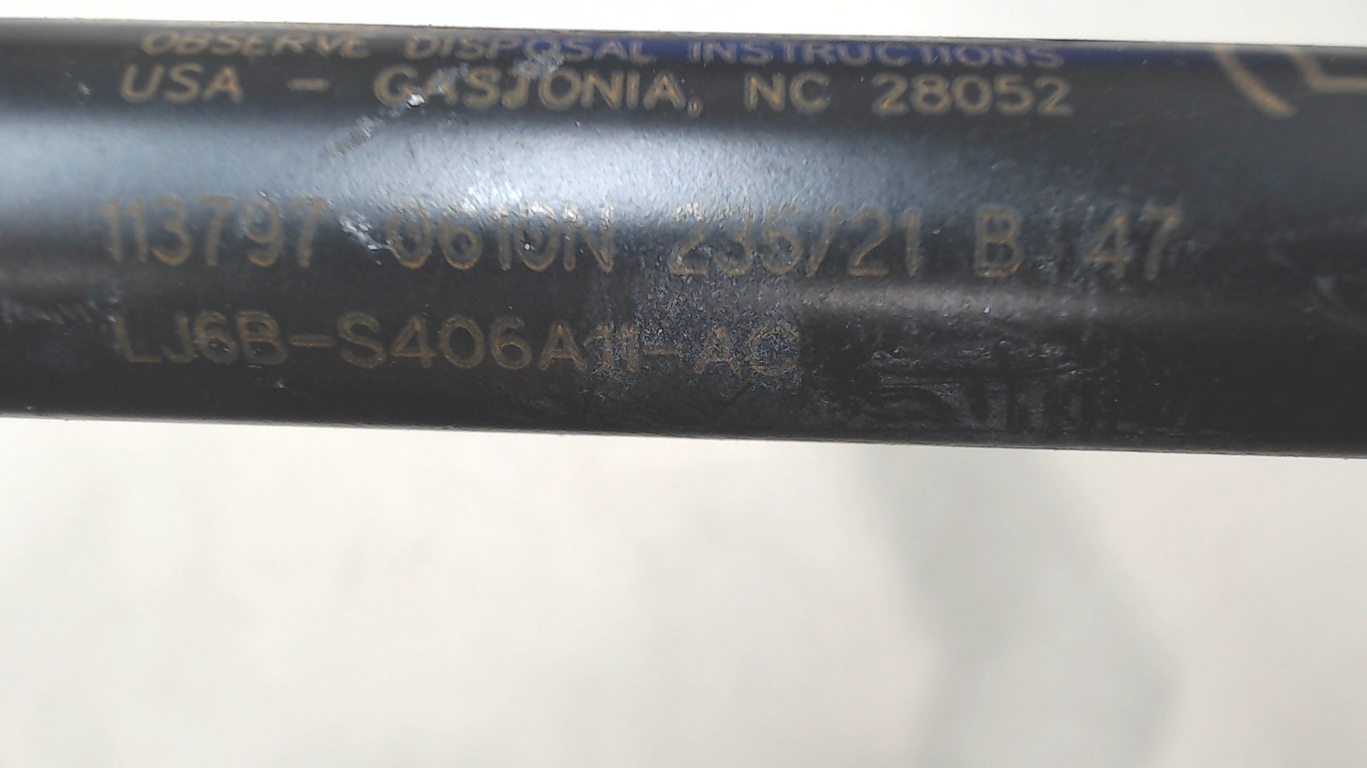 Амортизатор крышки багажника