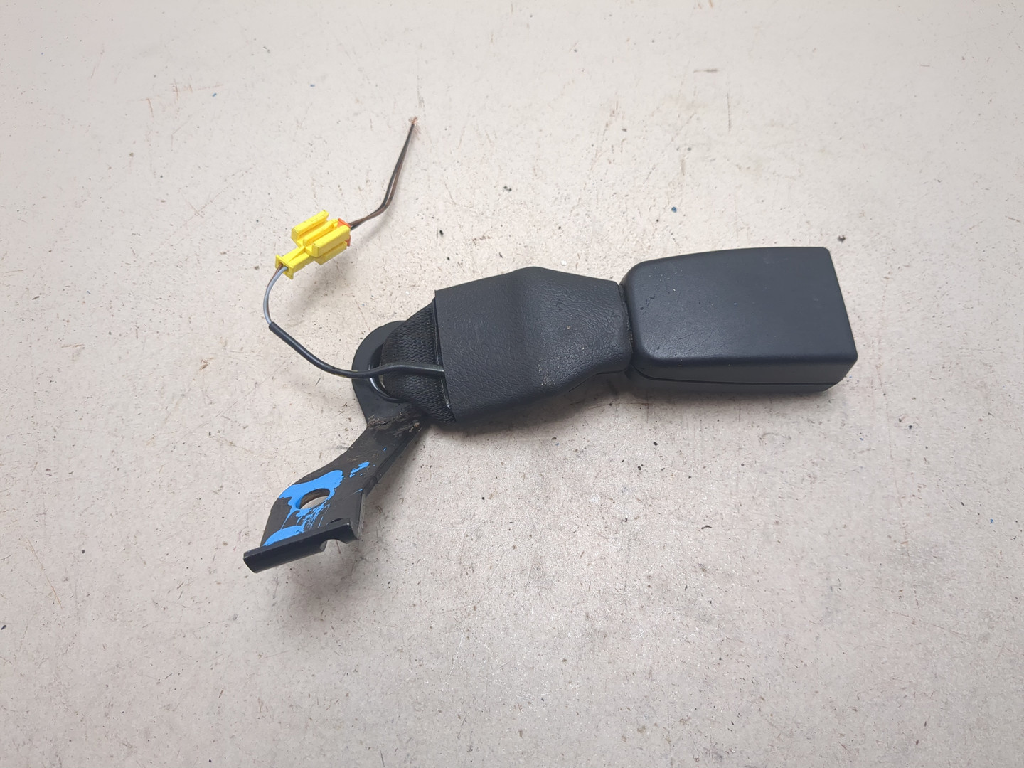 Ответная часть ремня безопасности