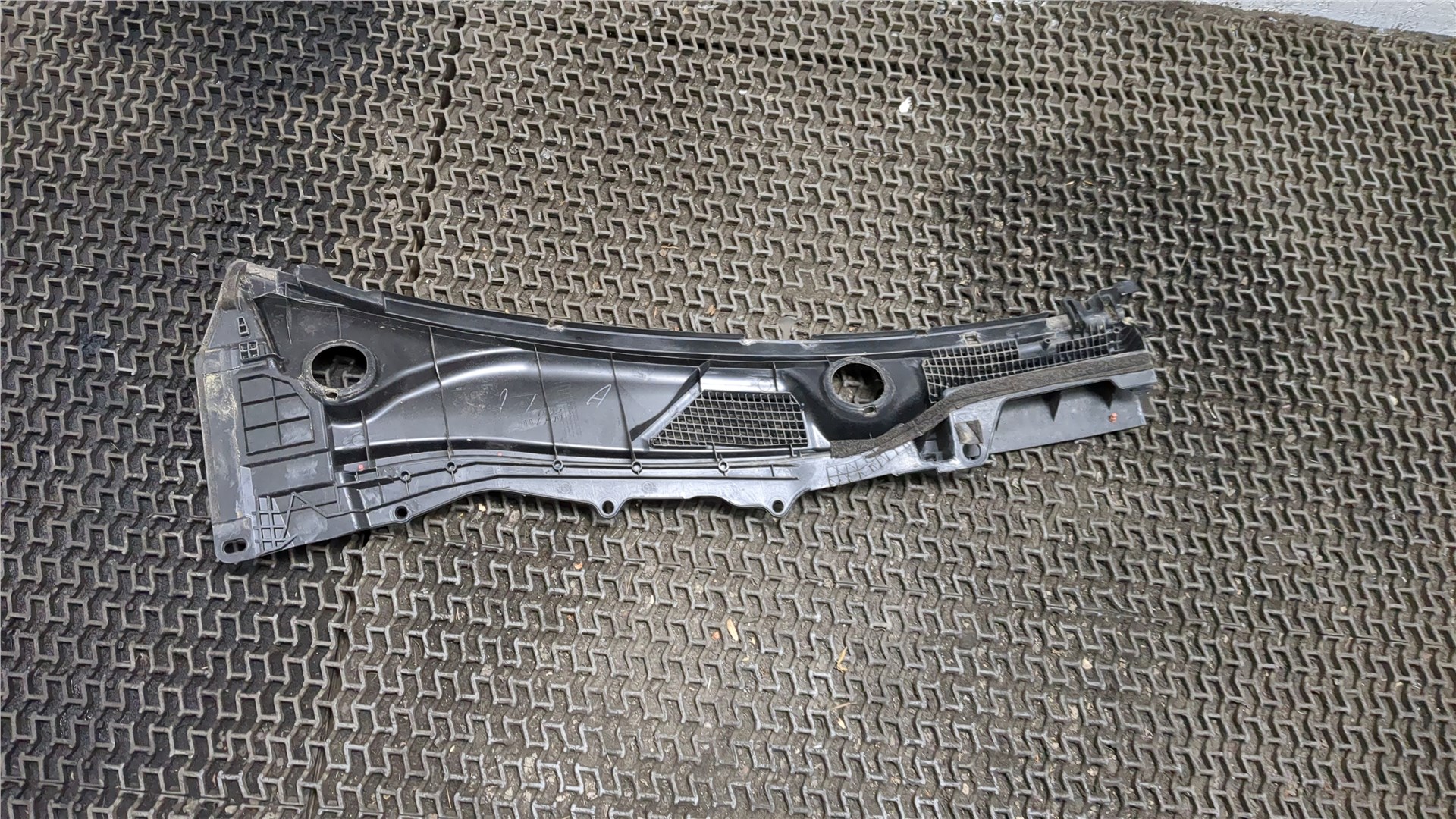 Решетка стеклоочистителей (Жабо)