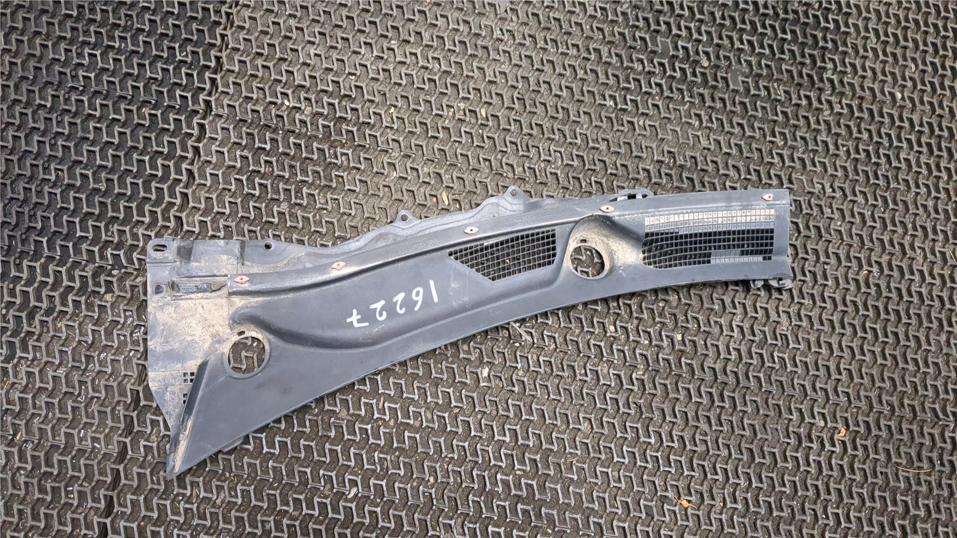 Решетка стеклоочистителей (Жабо)