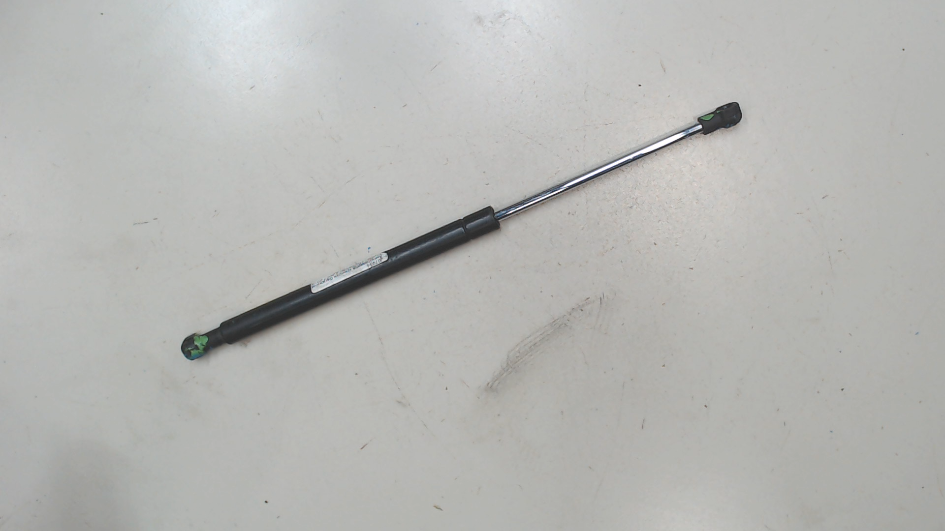 Амортизатор стекла багажника