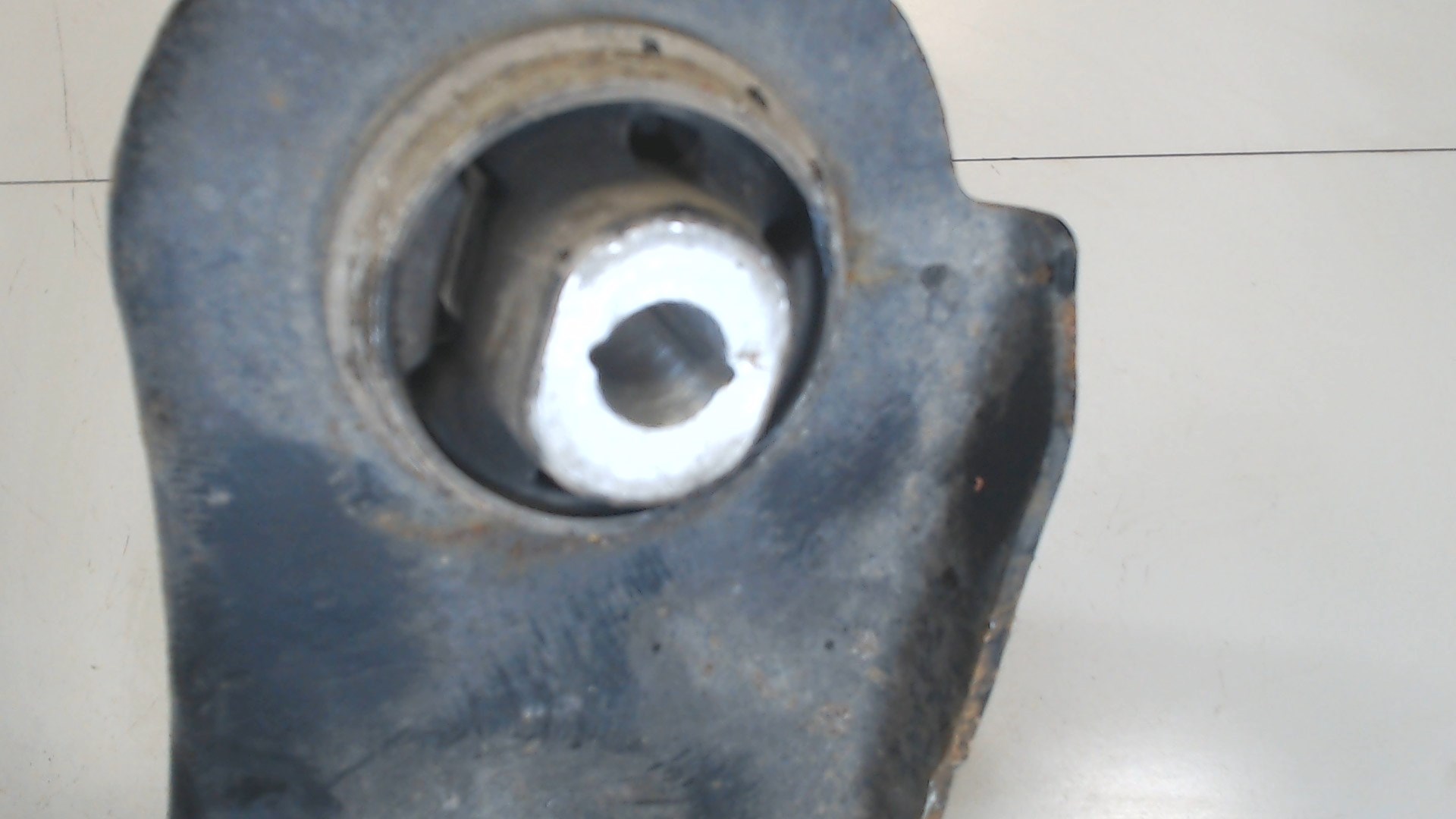 Рычаг передний левый