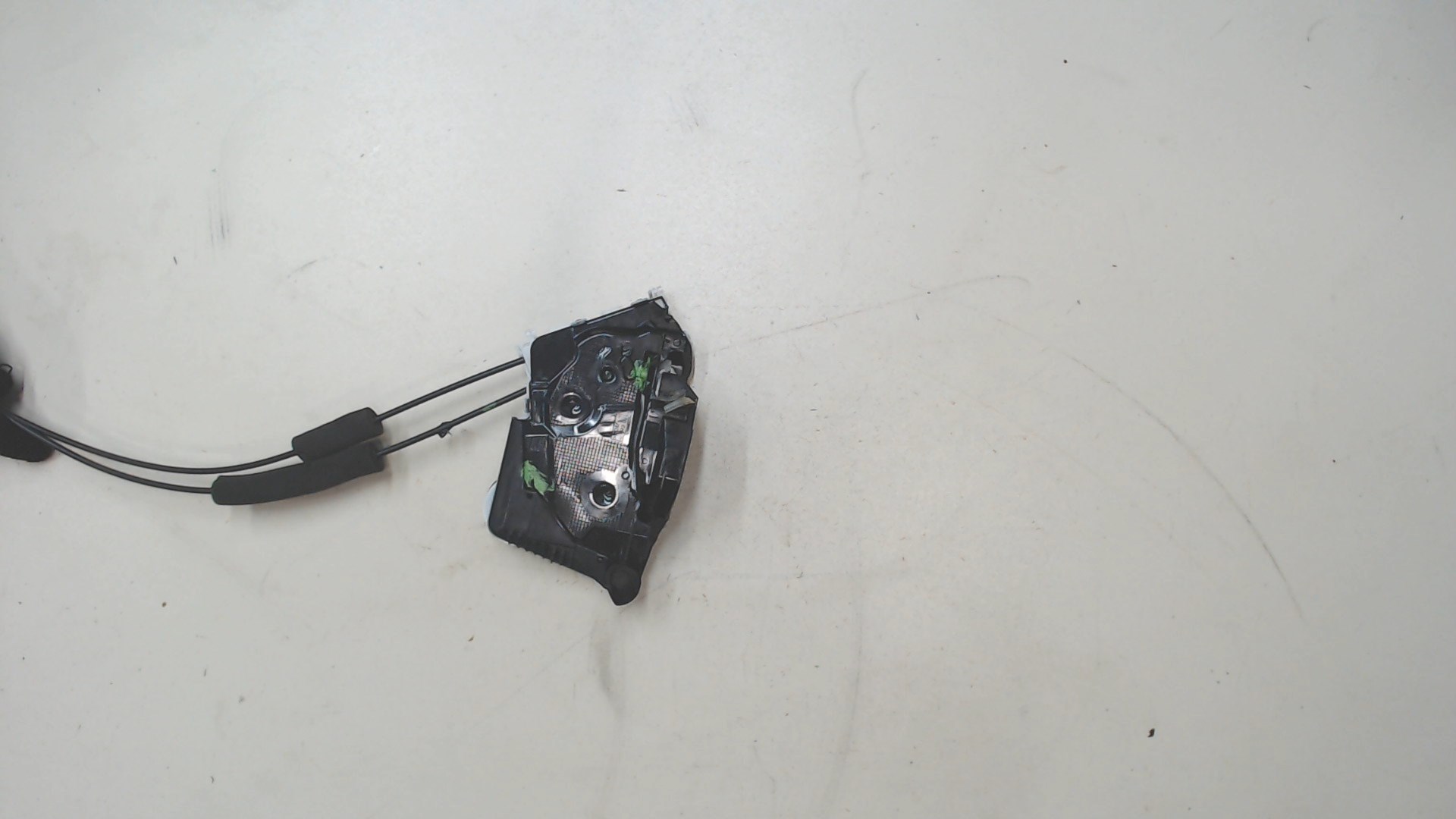 Замок двери передней правой