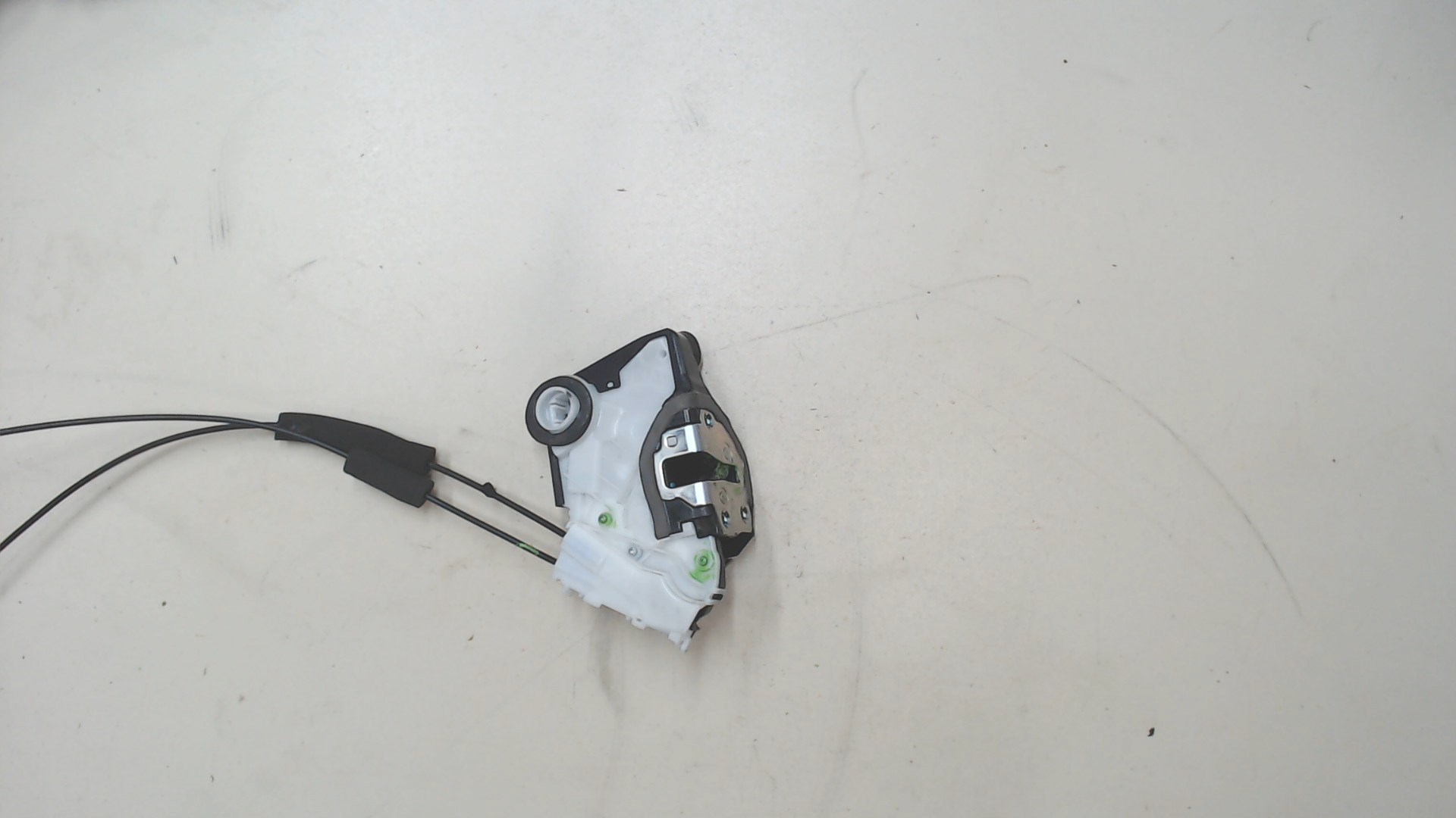 Замок двери передней правой