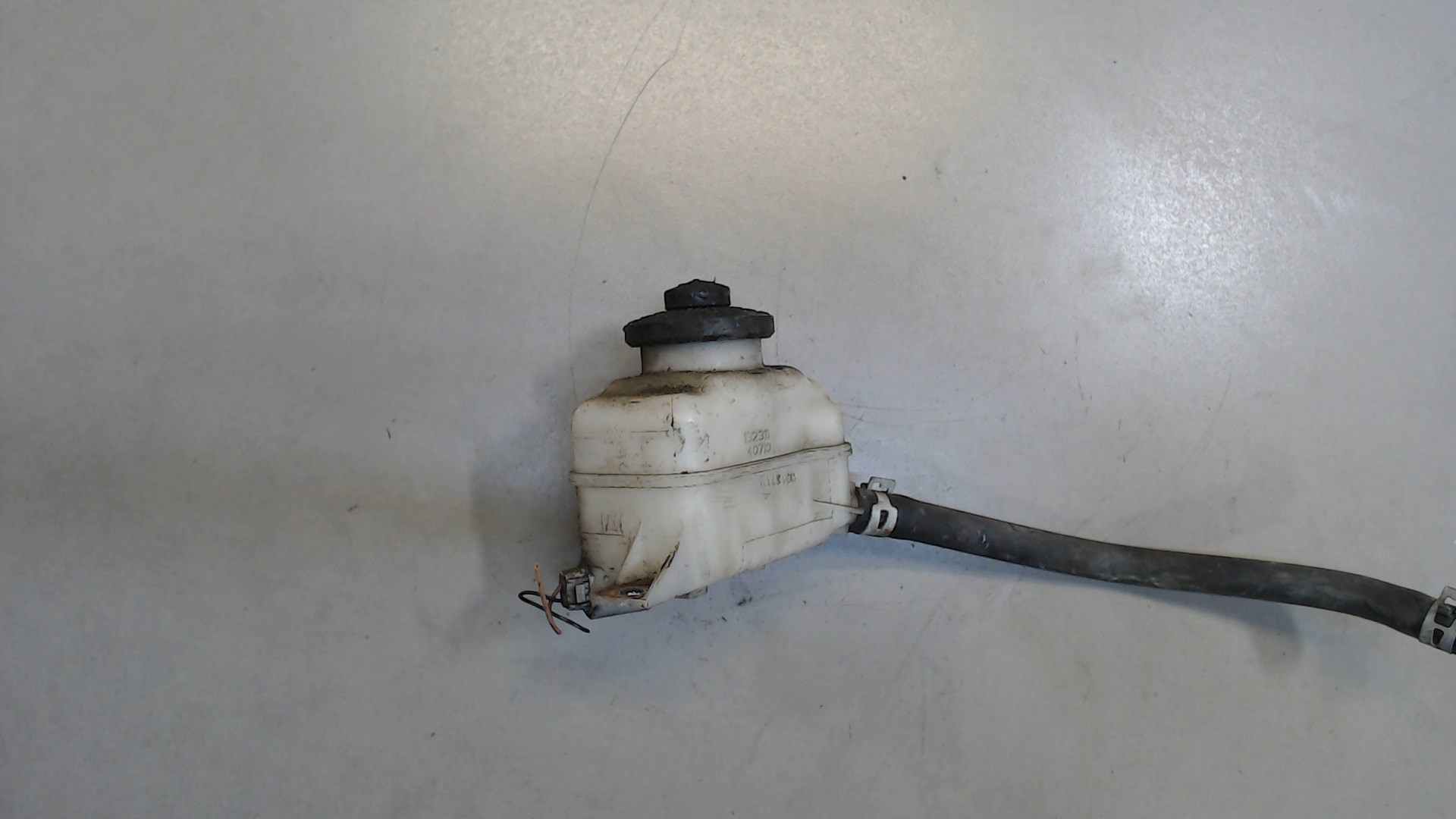 Бачок главного тормозного цилиндра