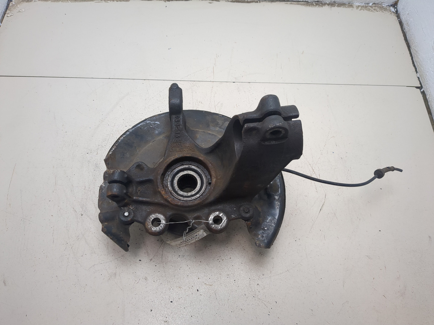 Кулак поворотный передний левый