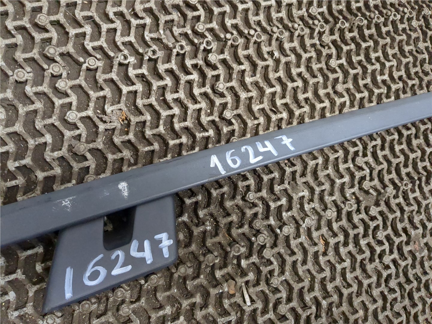 Рейлинг (релинг) правый (планка на крышу)