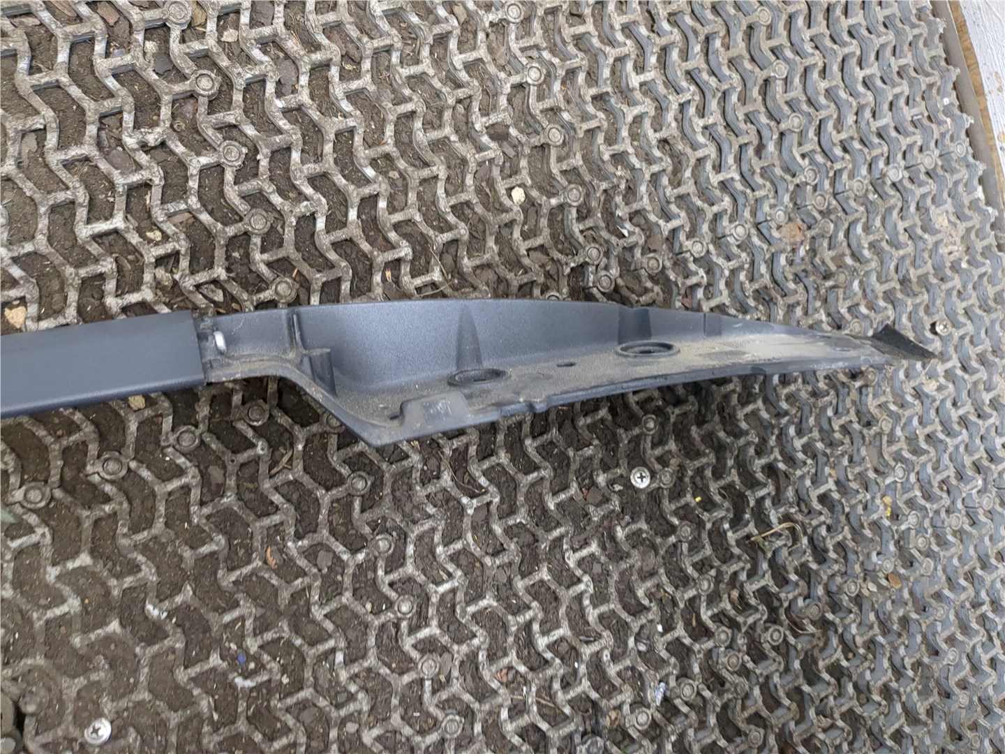 Рейлинг (релинг) правый (планка на крышу)