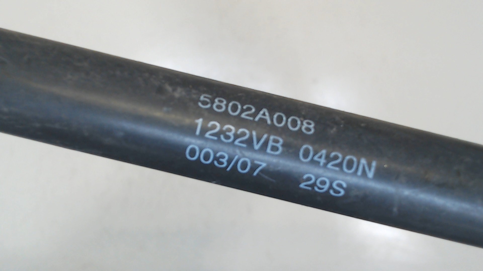 Амортизатор крышки багажника