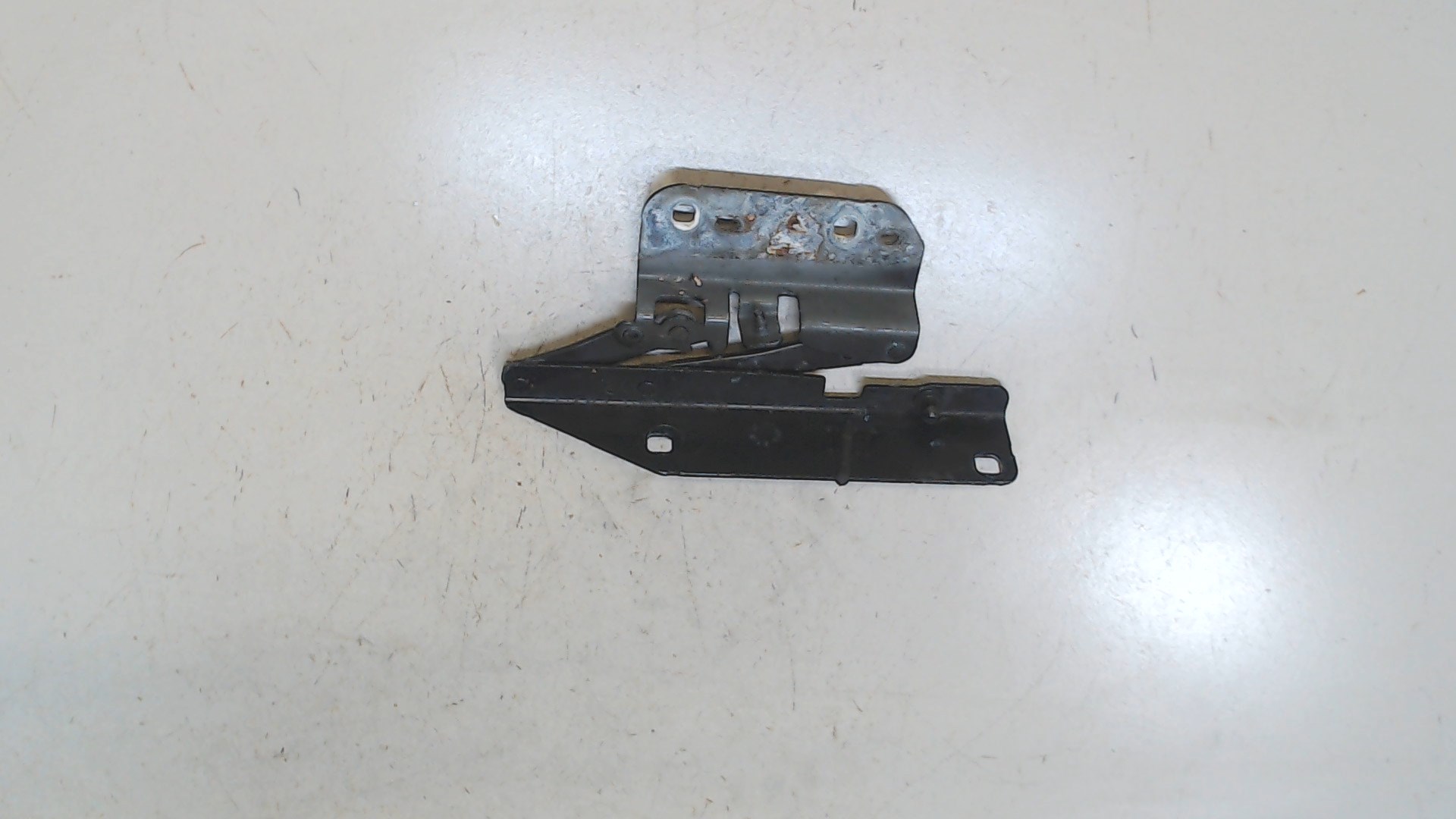 Петля капота правая