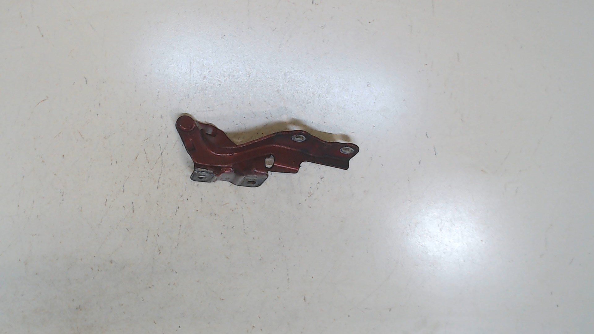 Петля капота левая